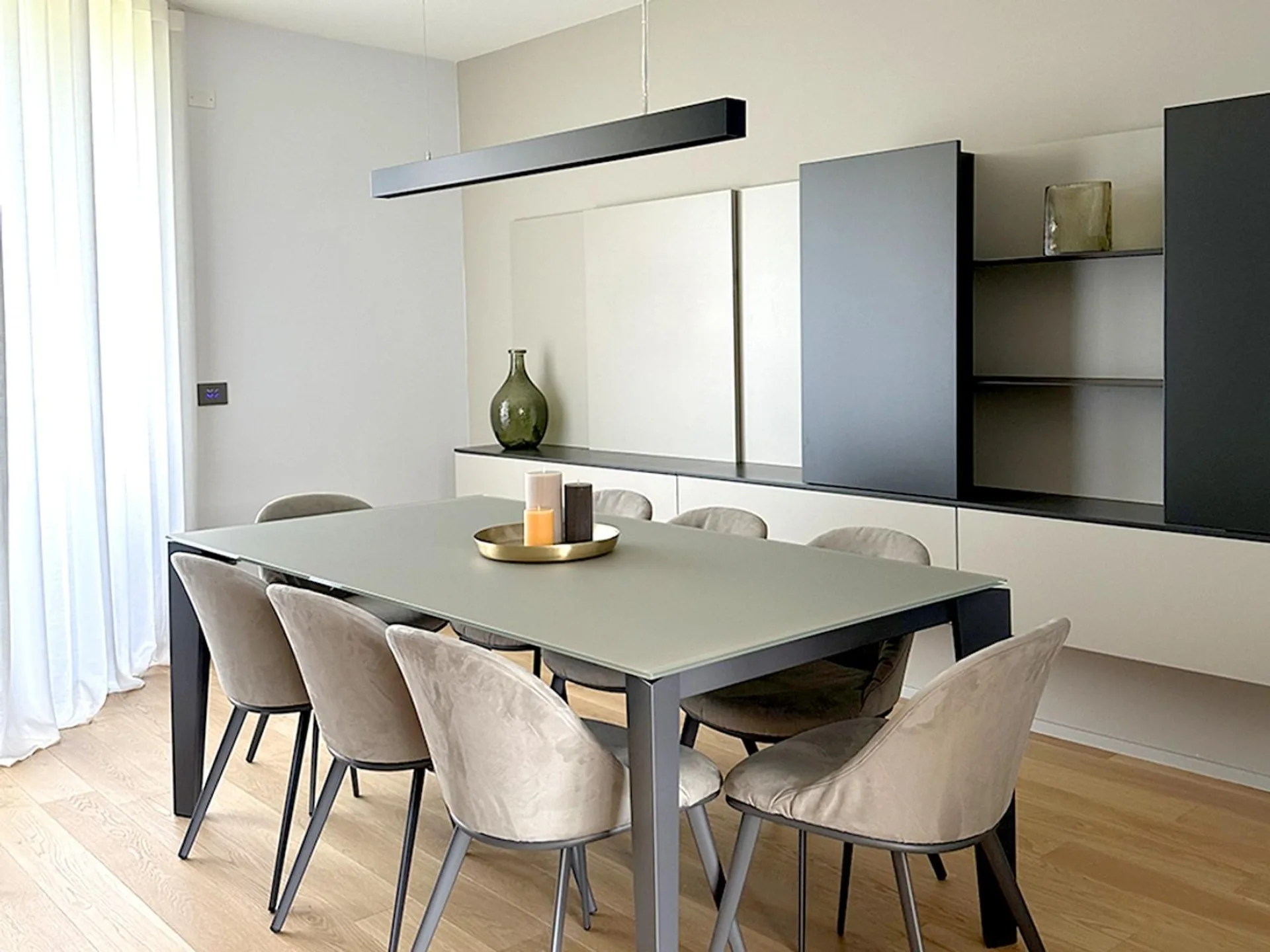 Attika-Duplex 4,5 neu renoviert mit Panoramadachgarten.