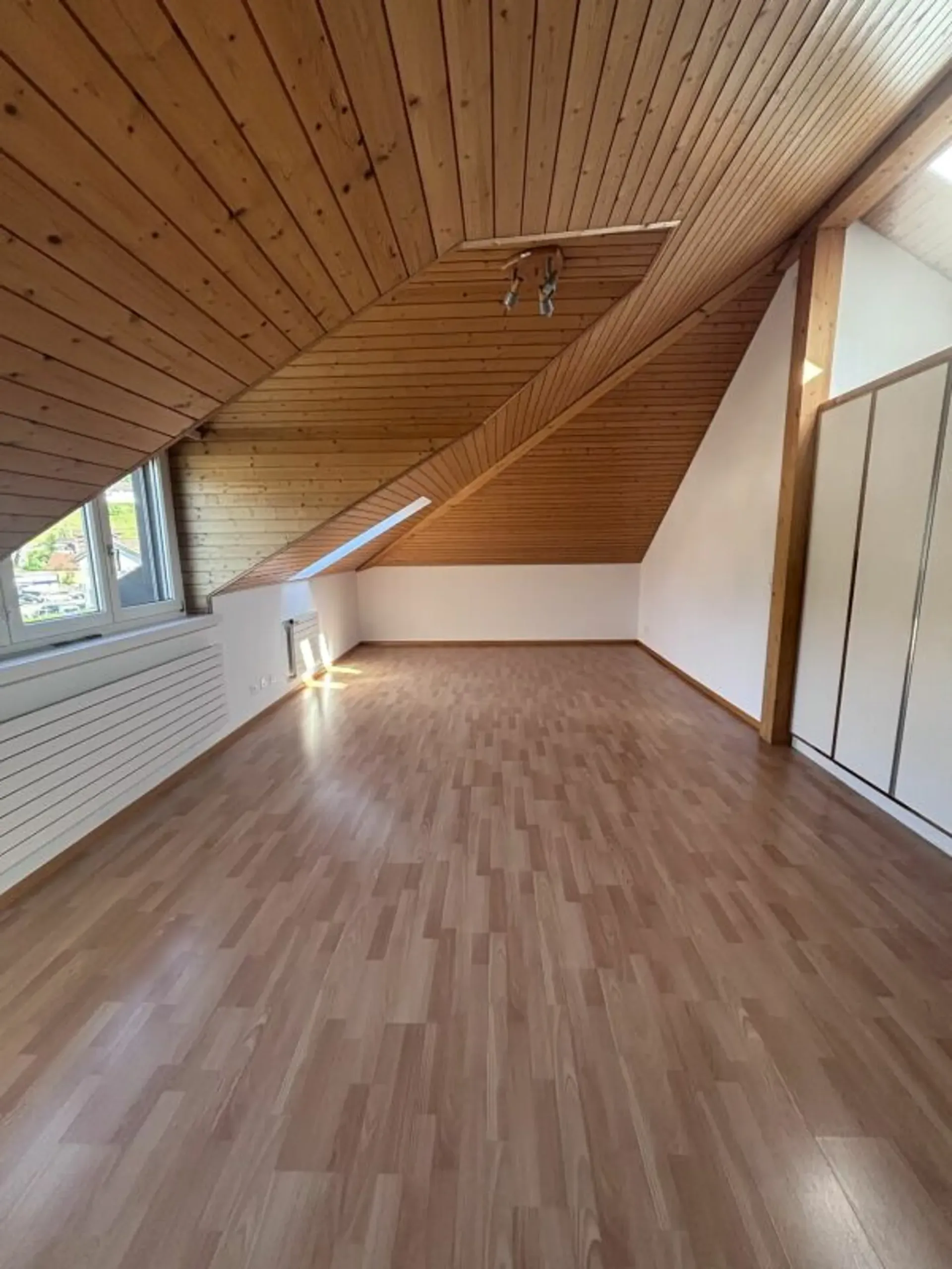 Schmucke 2-Zimmer-Dachwohnung in Bahnhofsnähe