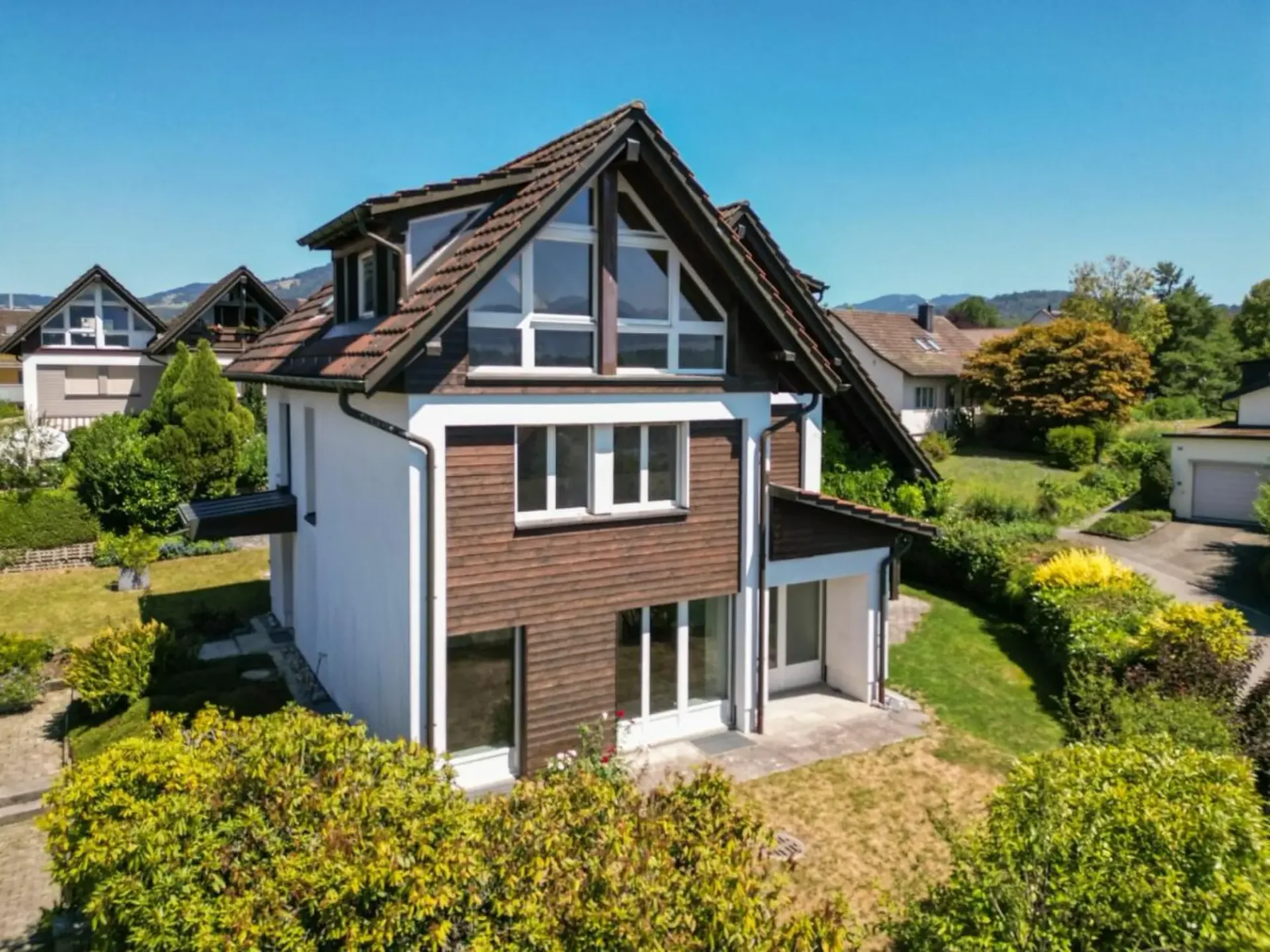 Detached two-family house with distant view and great potential