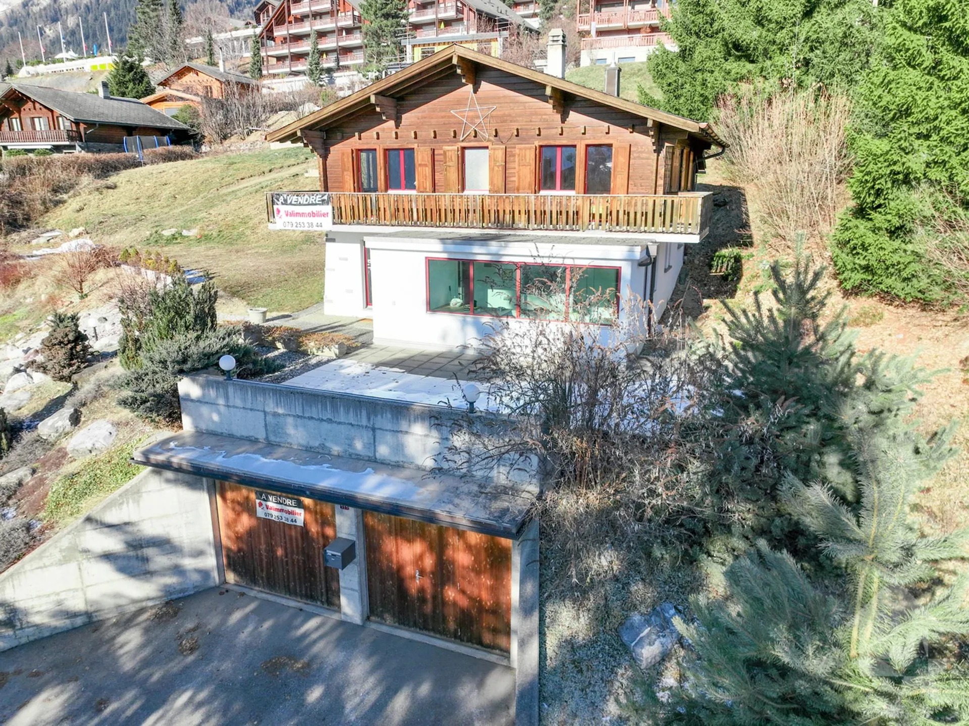 Charmant chalet de 5.5p, belle situation au centre de la station