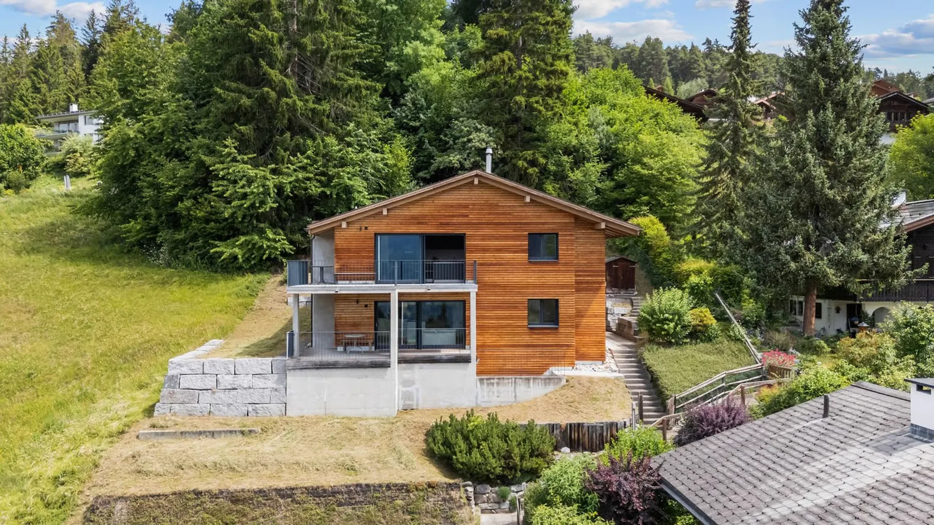 Modernes Zweifamilienhaus als Zweitwohnsitz mit unverbaubarem Bergpanorama