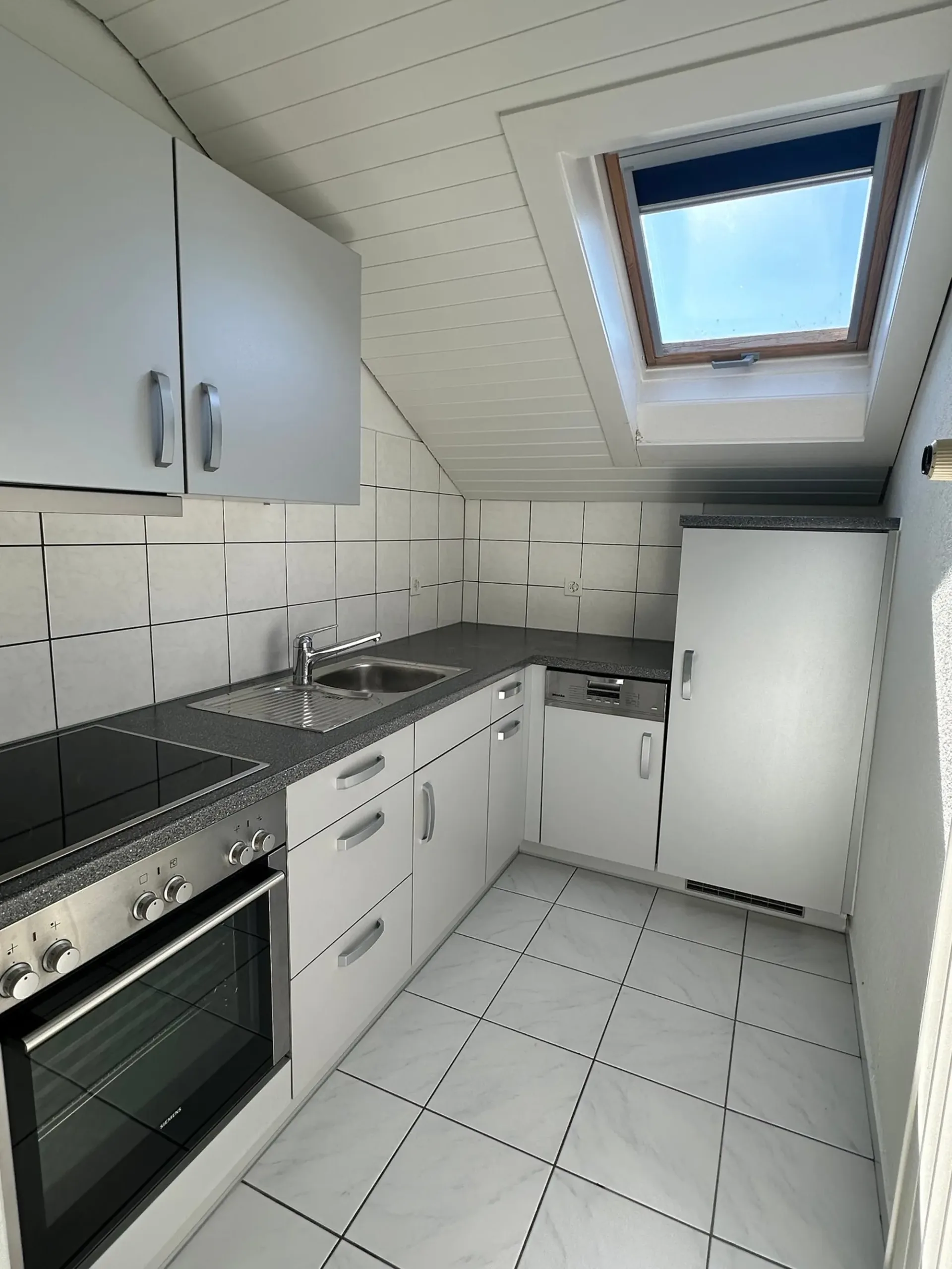 Grosszügige 3.5 Zimmer Dachgeschosswohnung