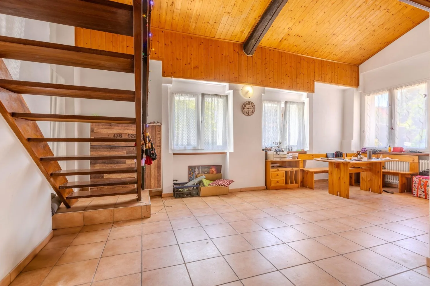 AMPIA E LUMINOSA CASA DI 13 LOCALI NEL VERDE A NOVAZZANO