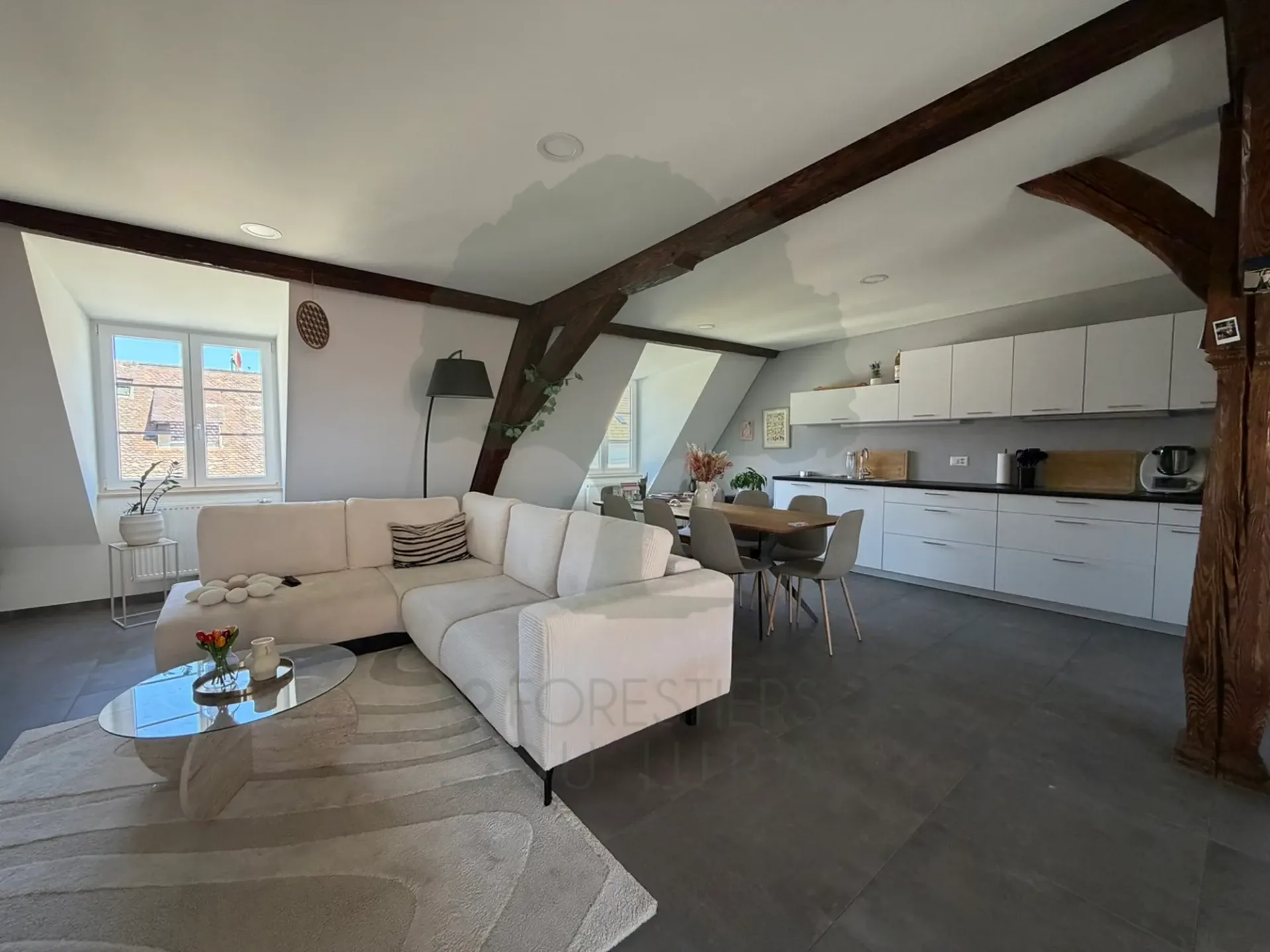 Wunderschöne 2,5-Zimmer-Wohnung mit Terrasse im Herzen von Porrentruy