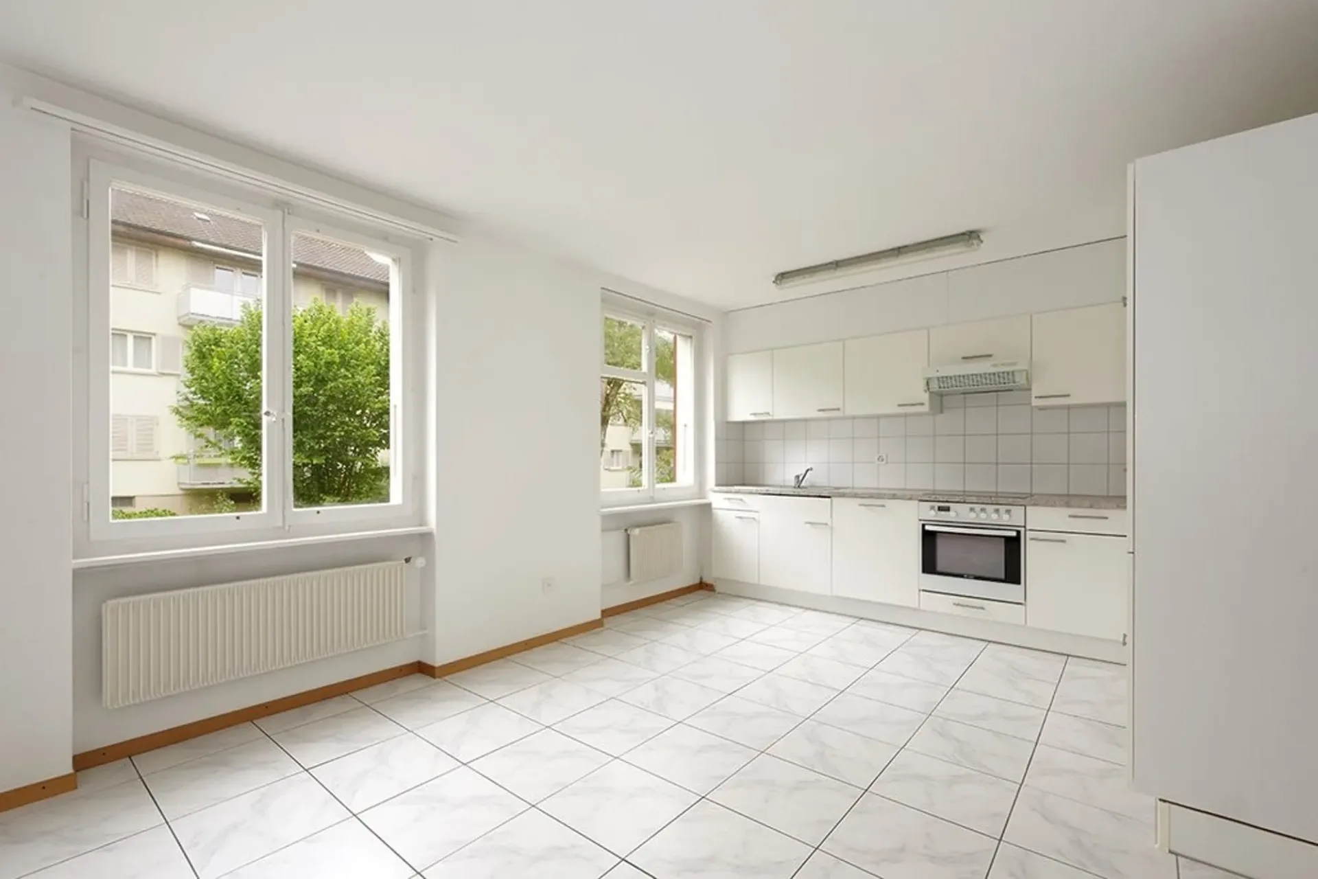 Teilsanierte 4-Zimmer Wohnung mit Charme