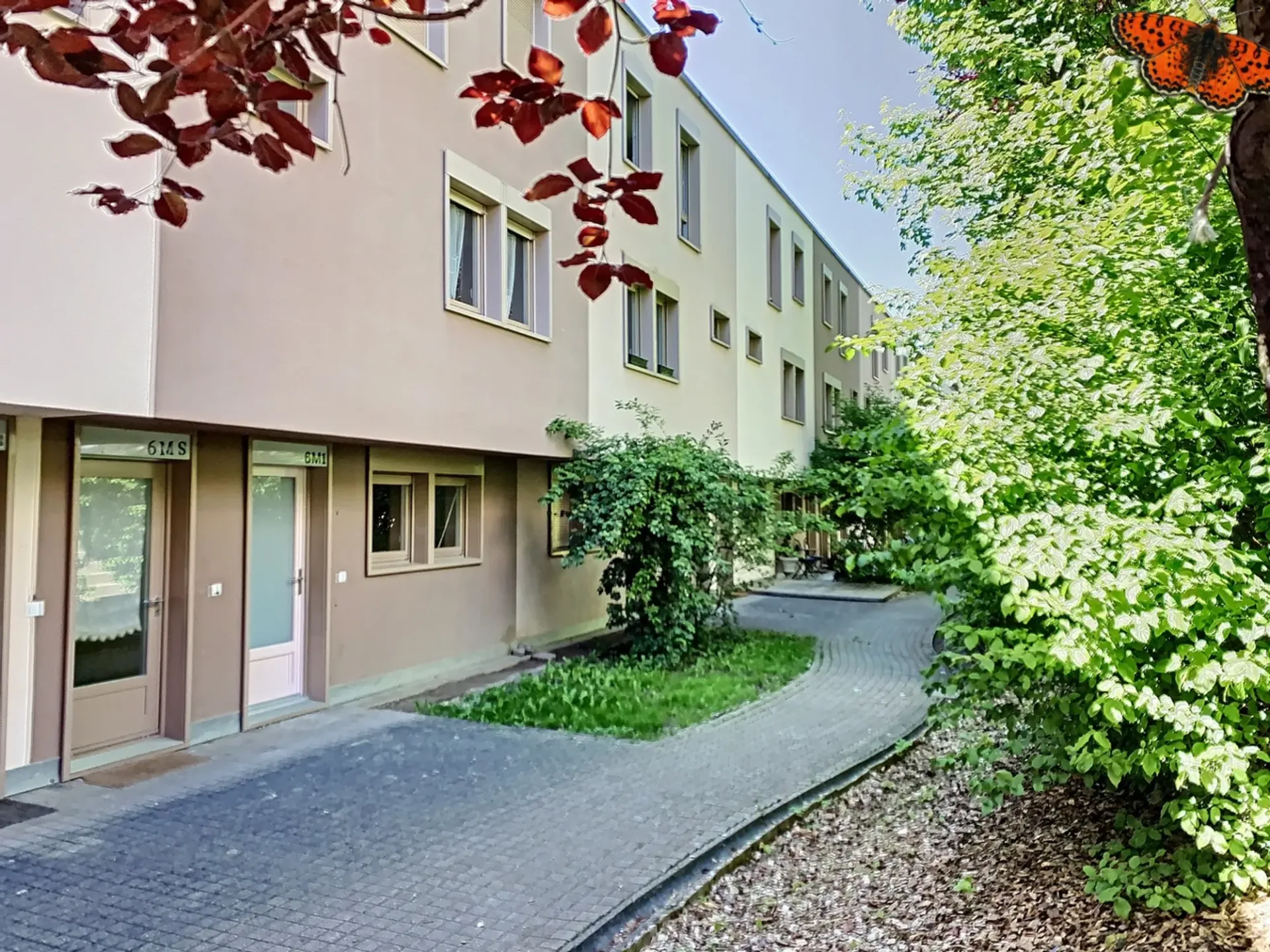 3½ Zimmer - In einer Doppelfläche mit einer Terrasse
