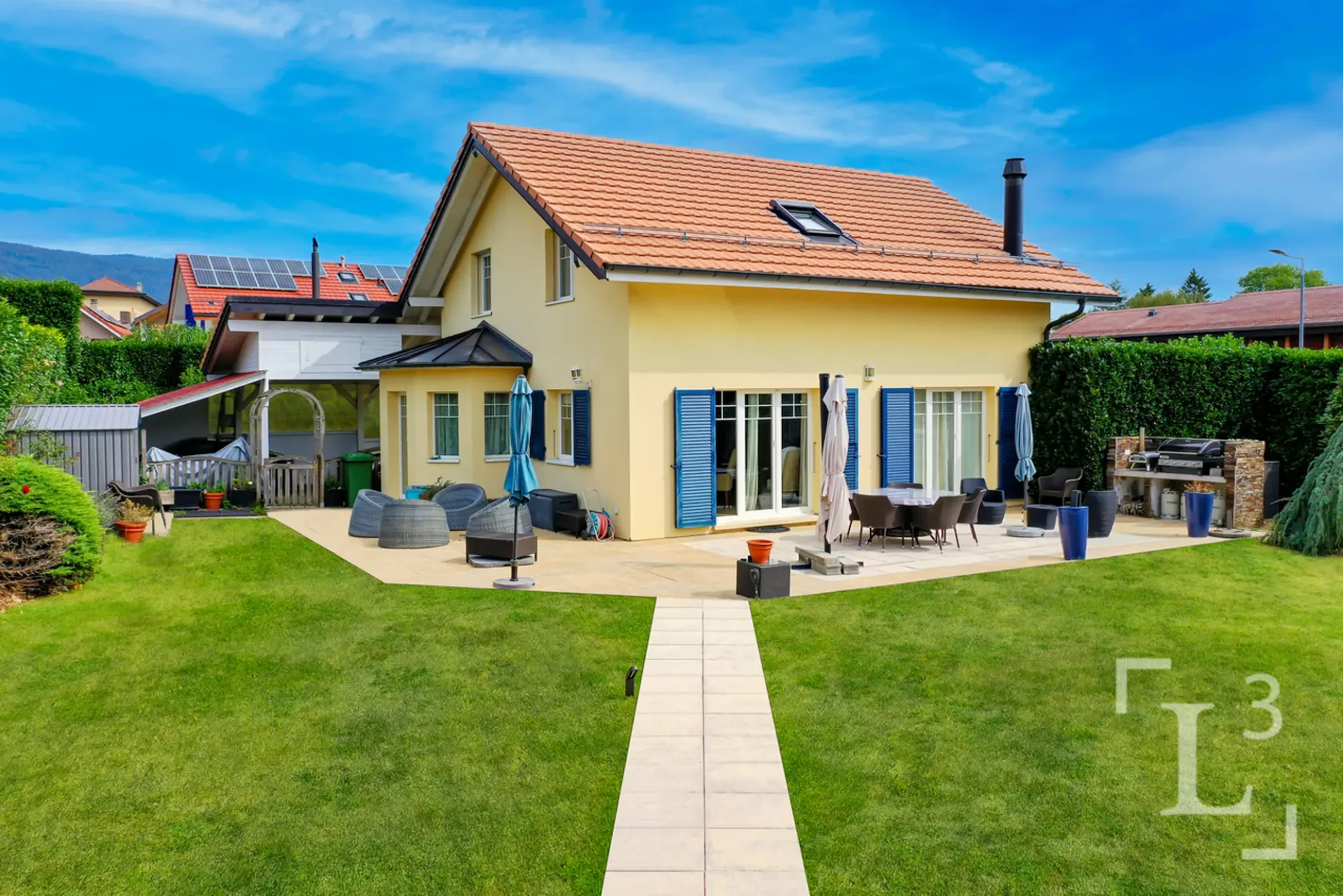 Au centre du village! Villa individuelle avec jardin