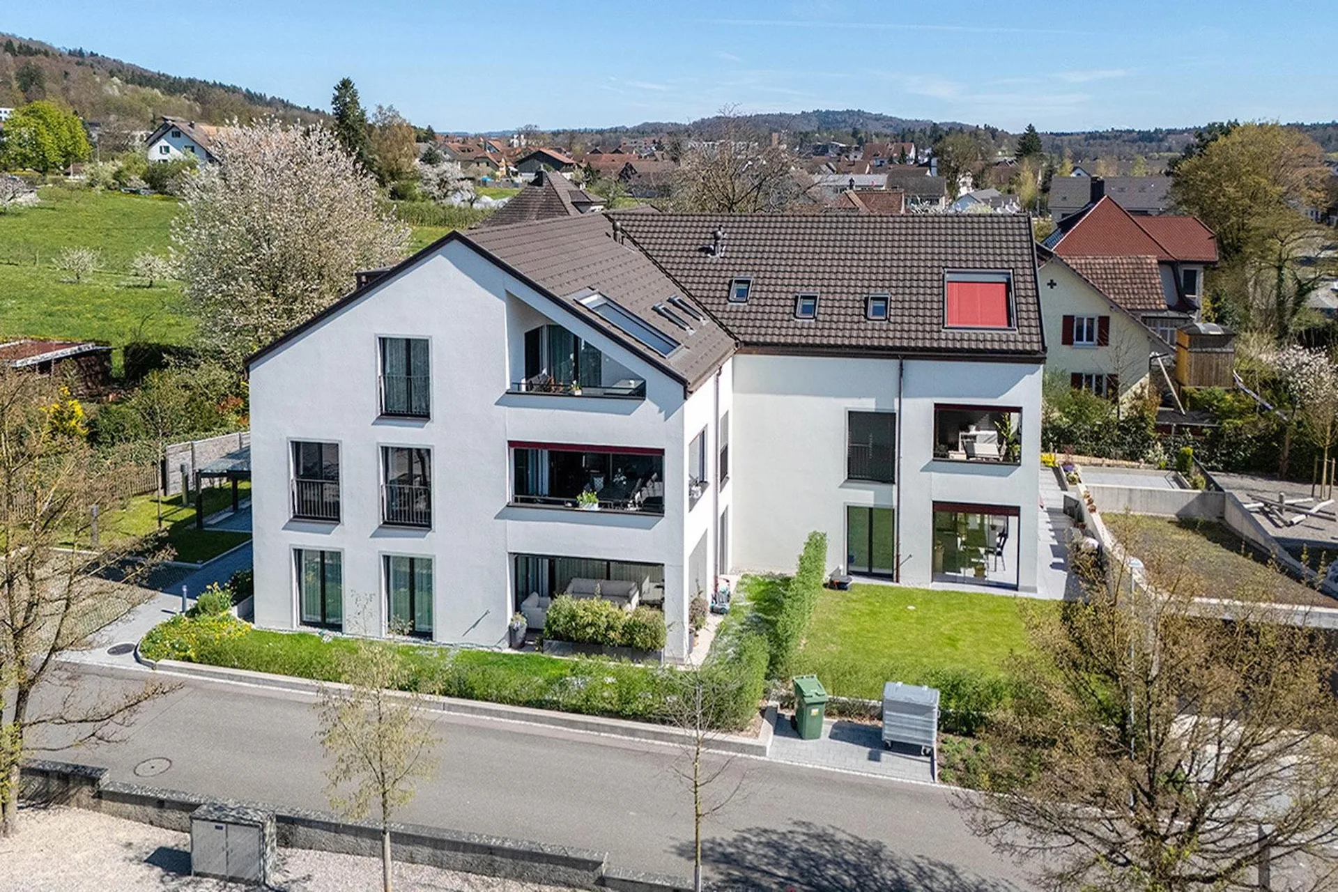 VERKAUFT - Neuwertige, exklusive 4,5-Zimmer-Garten-Eigentumswohnung im Top-Zustand