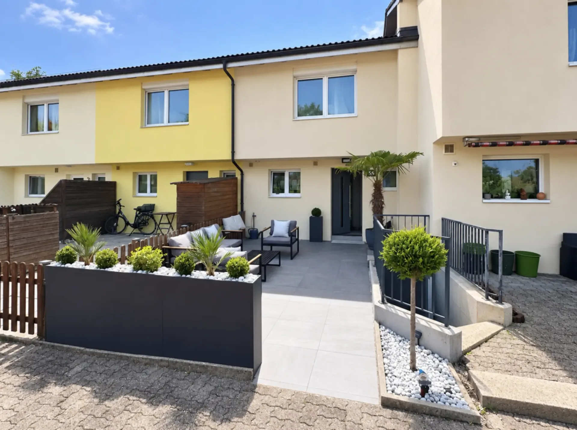 Moderner Familientraum mit eigenem Garten
