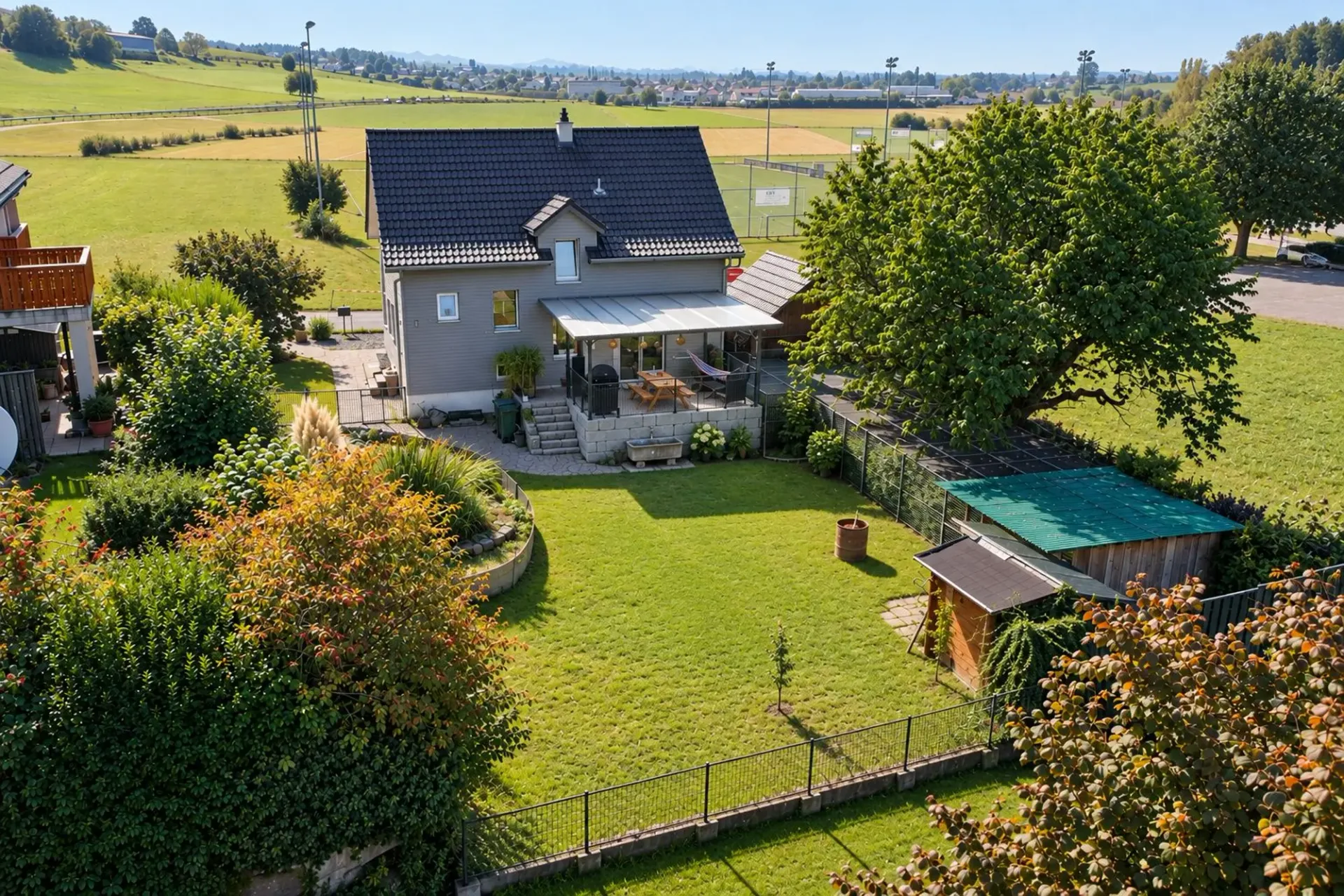 Casa unifamiliare di 5,5 locali con grande giardino, veranda e vista panoramica