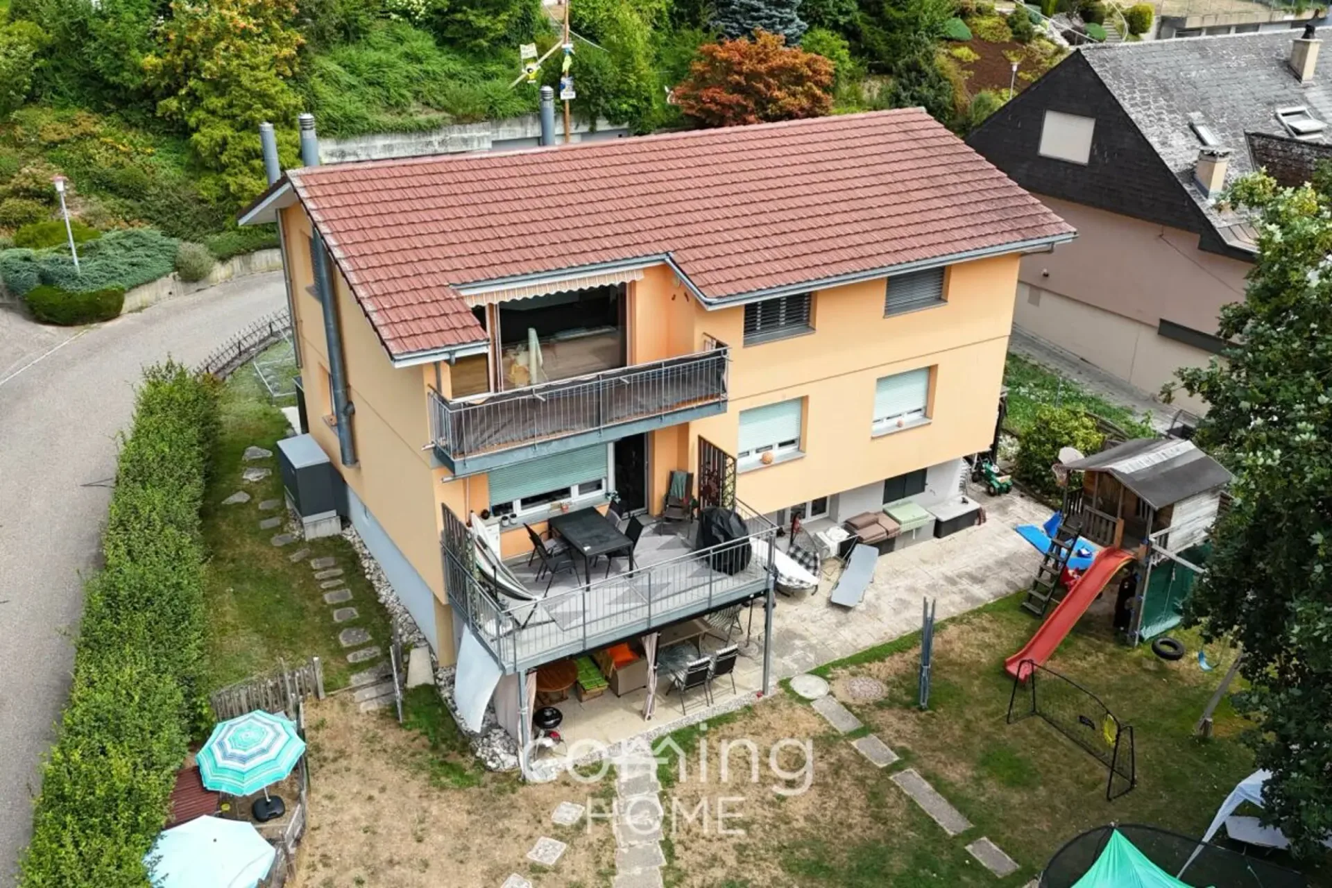 Modernisiertes Mehrfamilienhaus mit drei Wohneinheiten in sonnigem Rohrbach