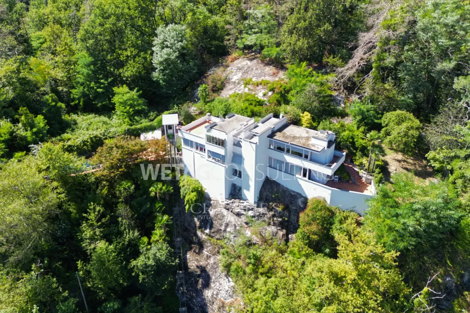 Losone: Wunderschöne, zu renovierende Villa im Grünen zu verkaufen