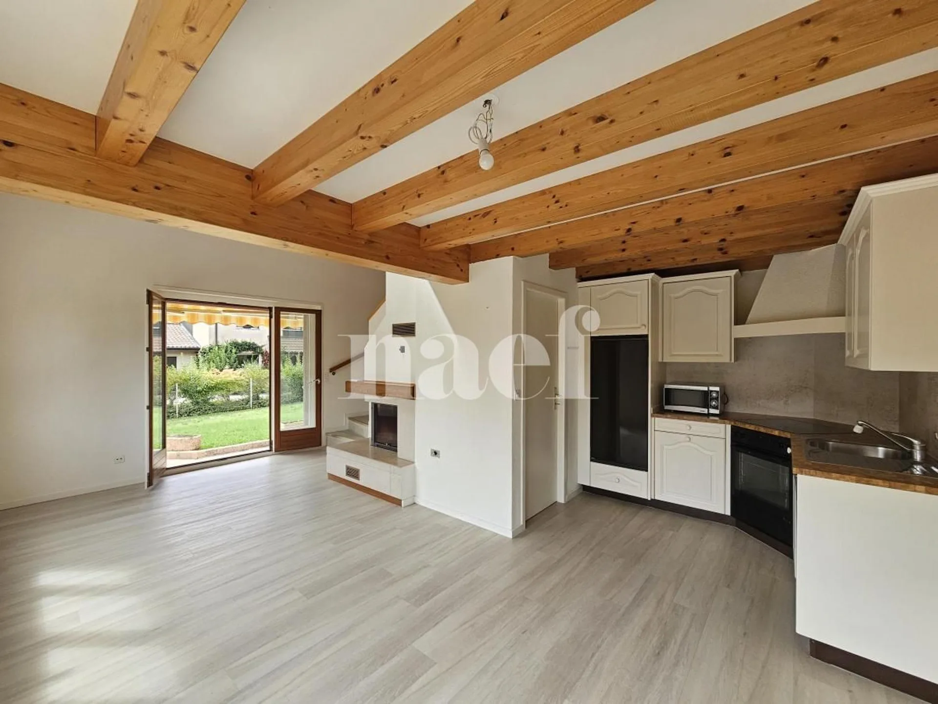 Zweifamilienhaus mit 4,5 Zimmern in Aïre mit Garten und Terrasse