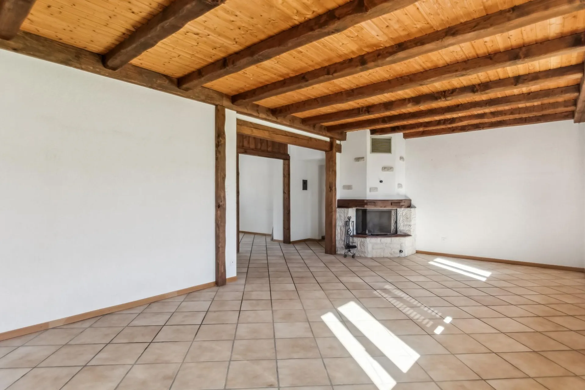 Geräumige Wohnung mit separatem Schlafzimmer