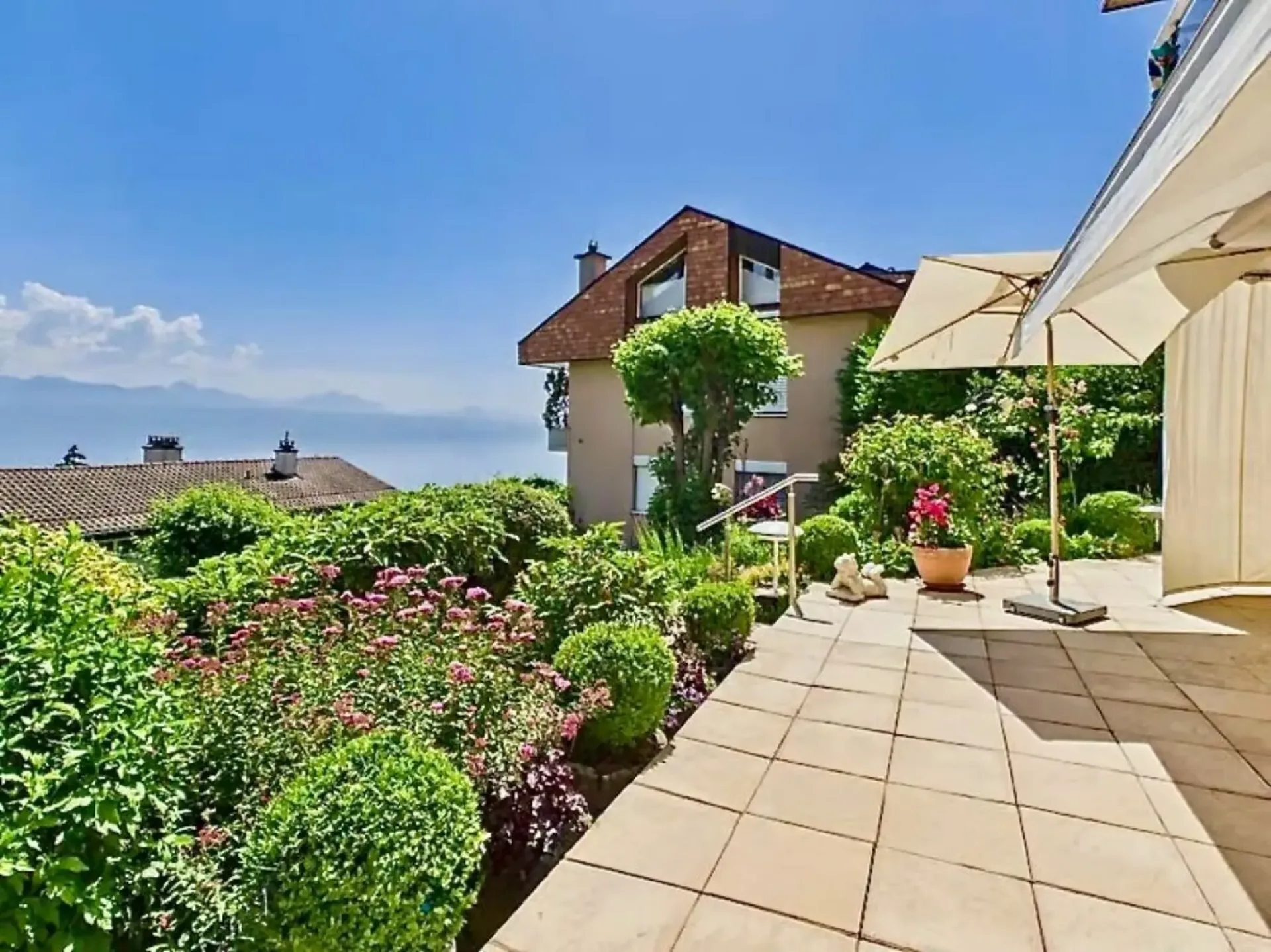 4,5 Zimmer von hohem Standard - Terrasse 99 m² & Seeblick