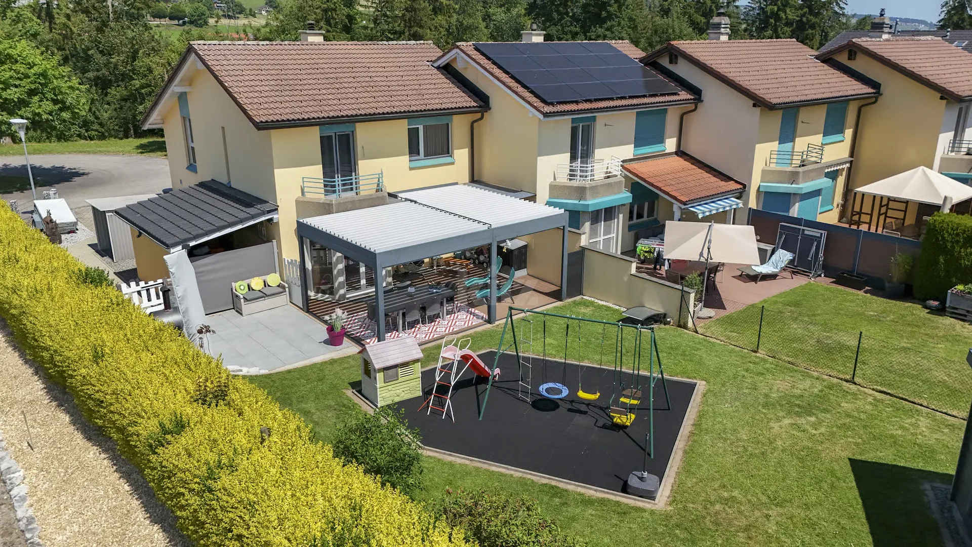 Bezauberndes Reihenhaus mit Zugang zu einem privaten Swimmingpool