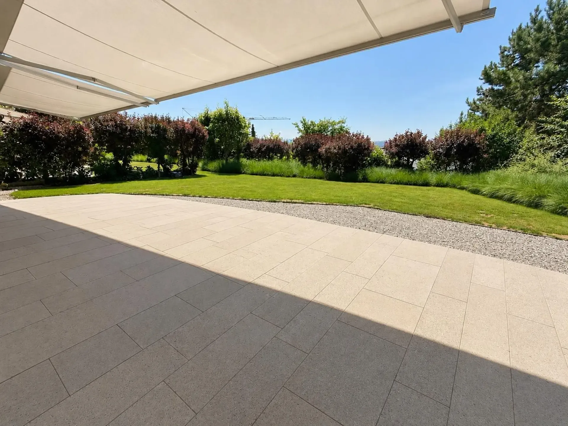Exklusive Gartenwohnung mit Privatsphäre  Ruhe, Design und Wohnkomfort auf höchstem Niveau
