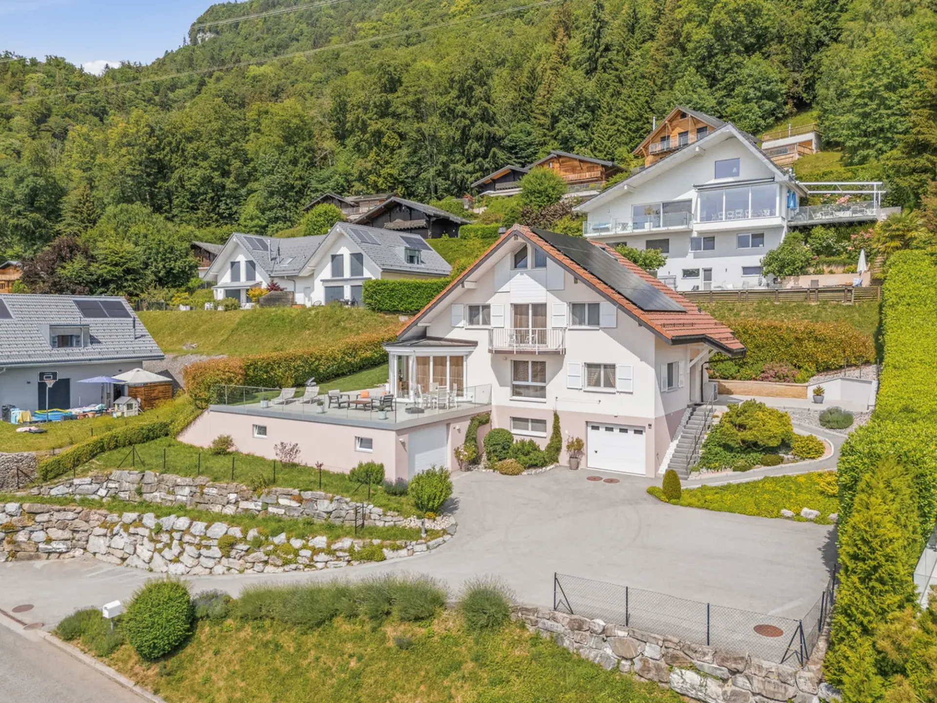 Architekten-Villa - eine Oase der Ruhe mit Blick auf den Genfersee