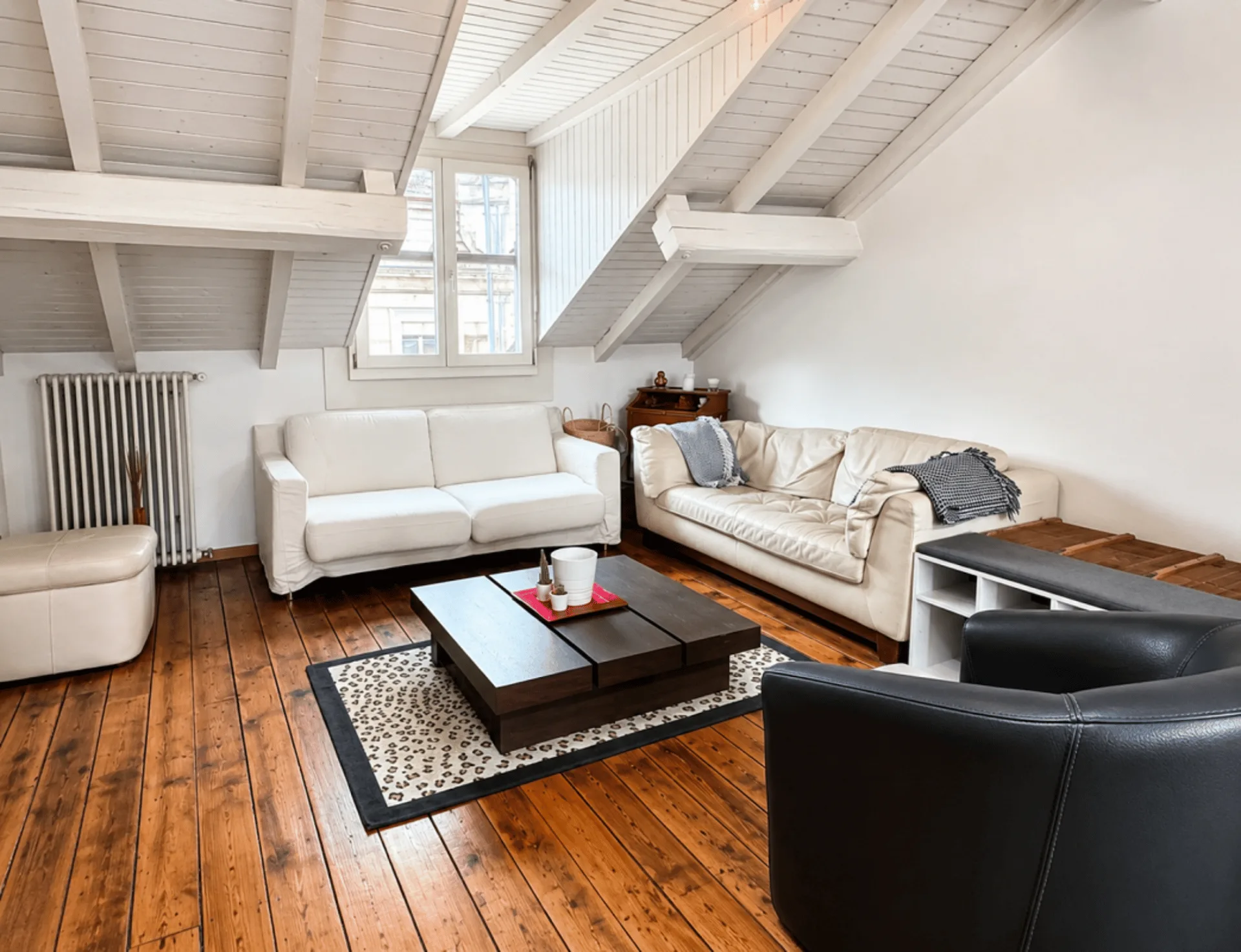 Appartement meublé de 4 pièces à louer sous les toîts - Genève