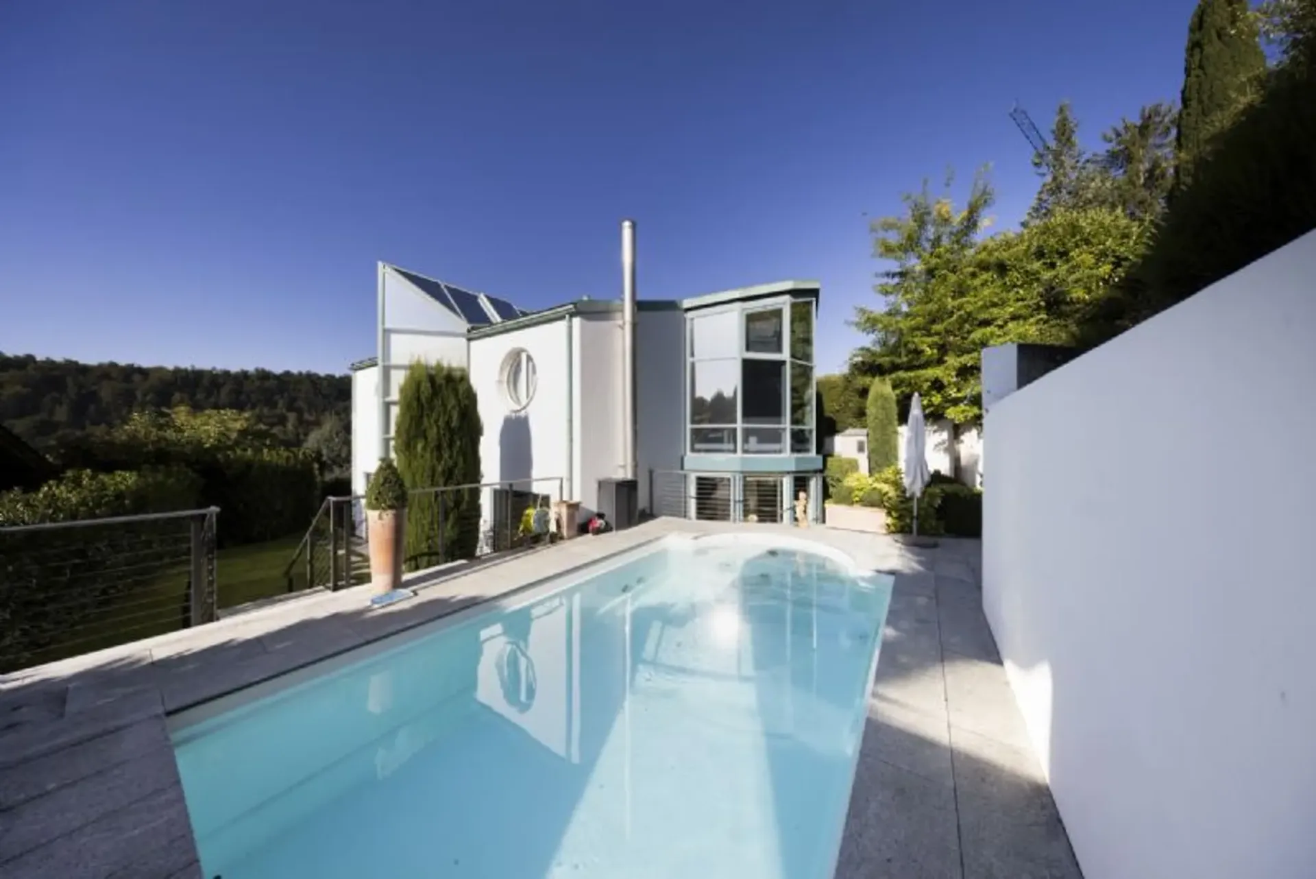 Luxuriöses Eigenheim mit Pool - stilvoll wohnen, natürlich leben