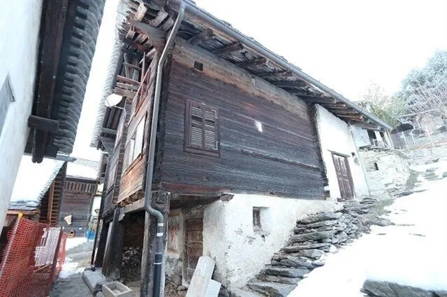 4-Zimmer-Tessinerdorfhaushälfte zum Ausbauen / casa ticinese parte ...
