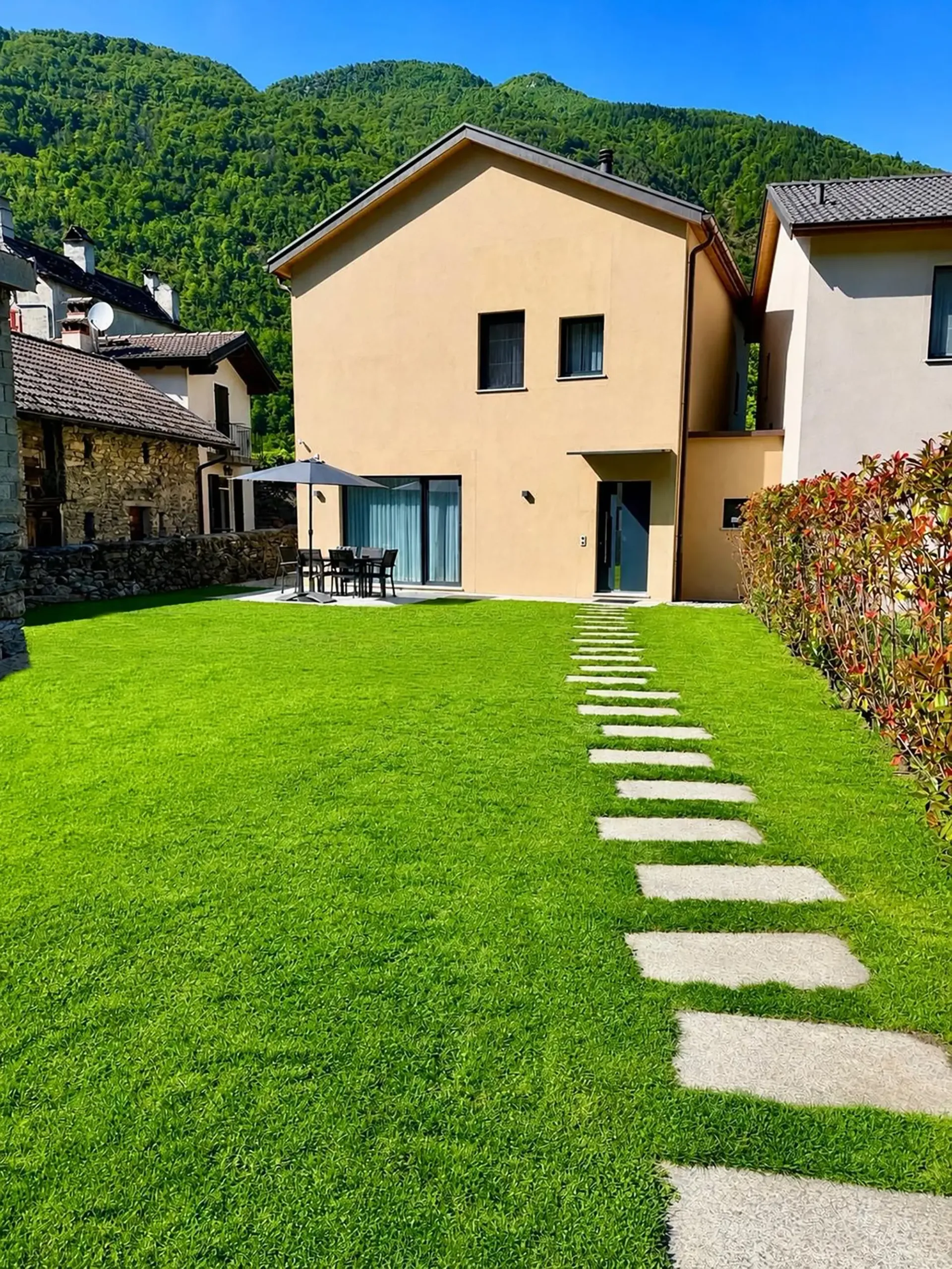 Großes Einfamilienhaus, 3 Minuten von Losone entfernt - KAUFMOGLICHKEIT NACH MIETVERTRAG