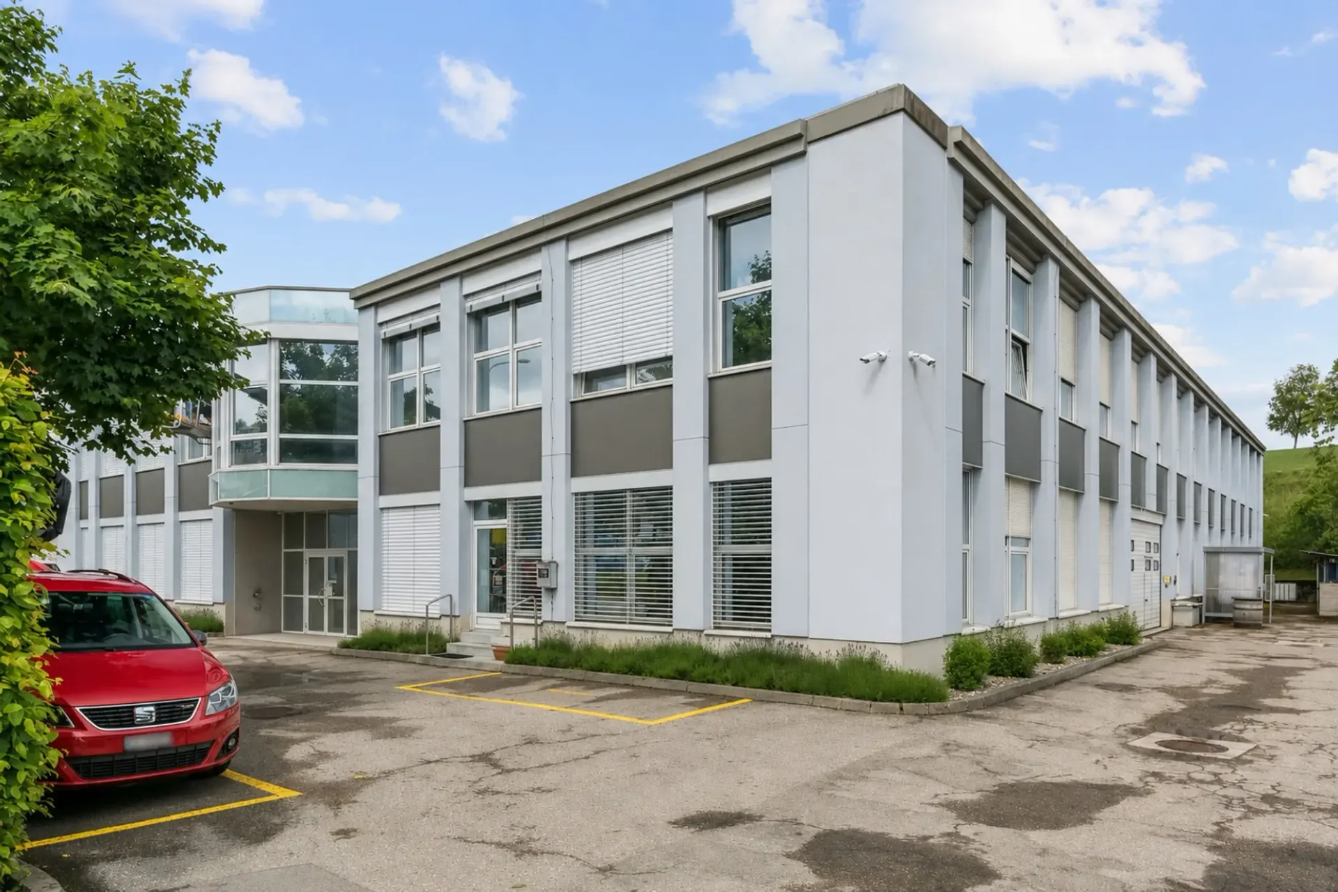 Rental income industrial building, fully let - Investment opportunity