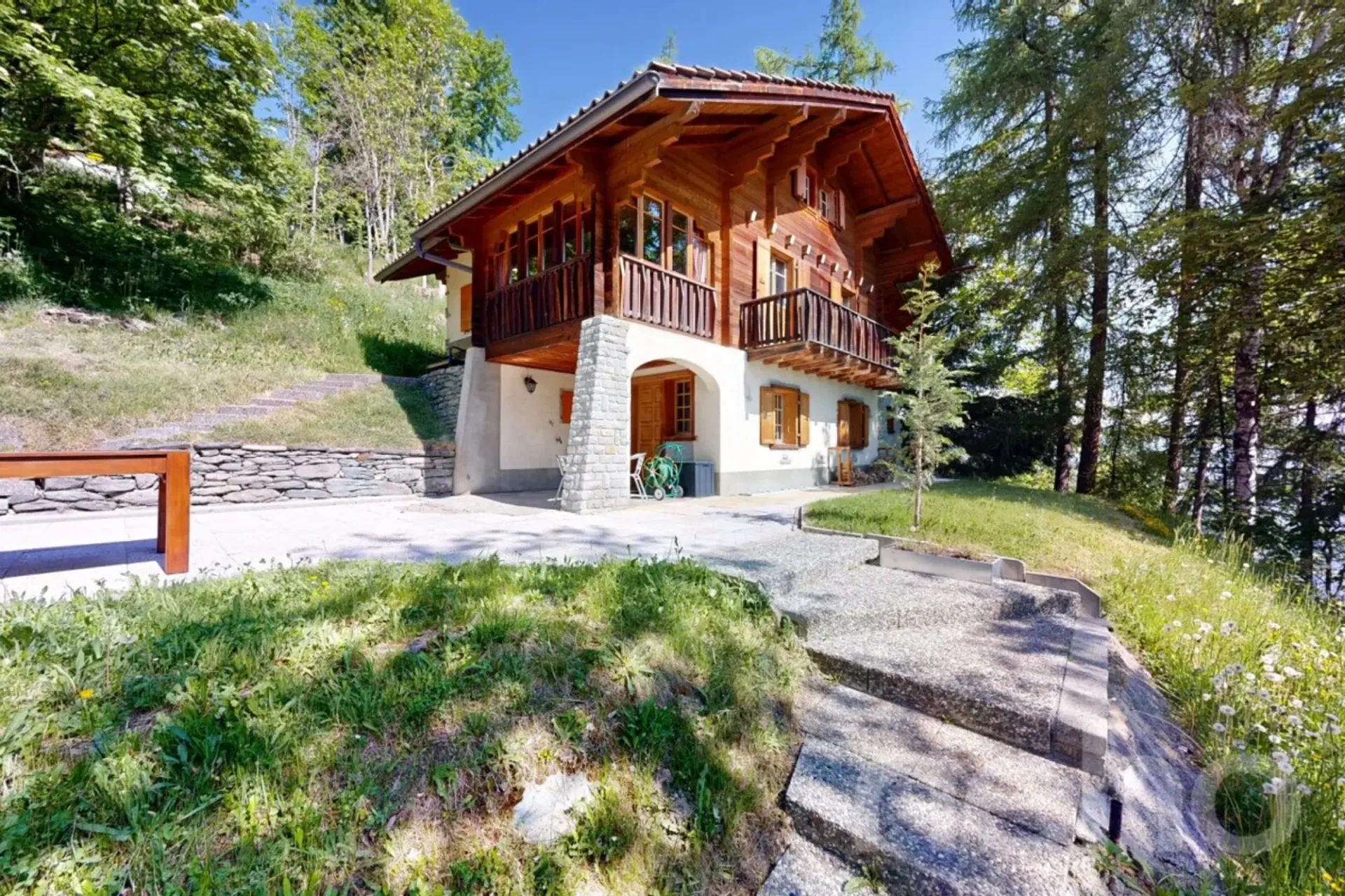 Magnifico chalet di montagna con vista panoramica a Hérémence