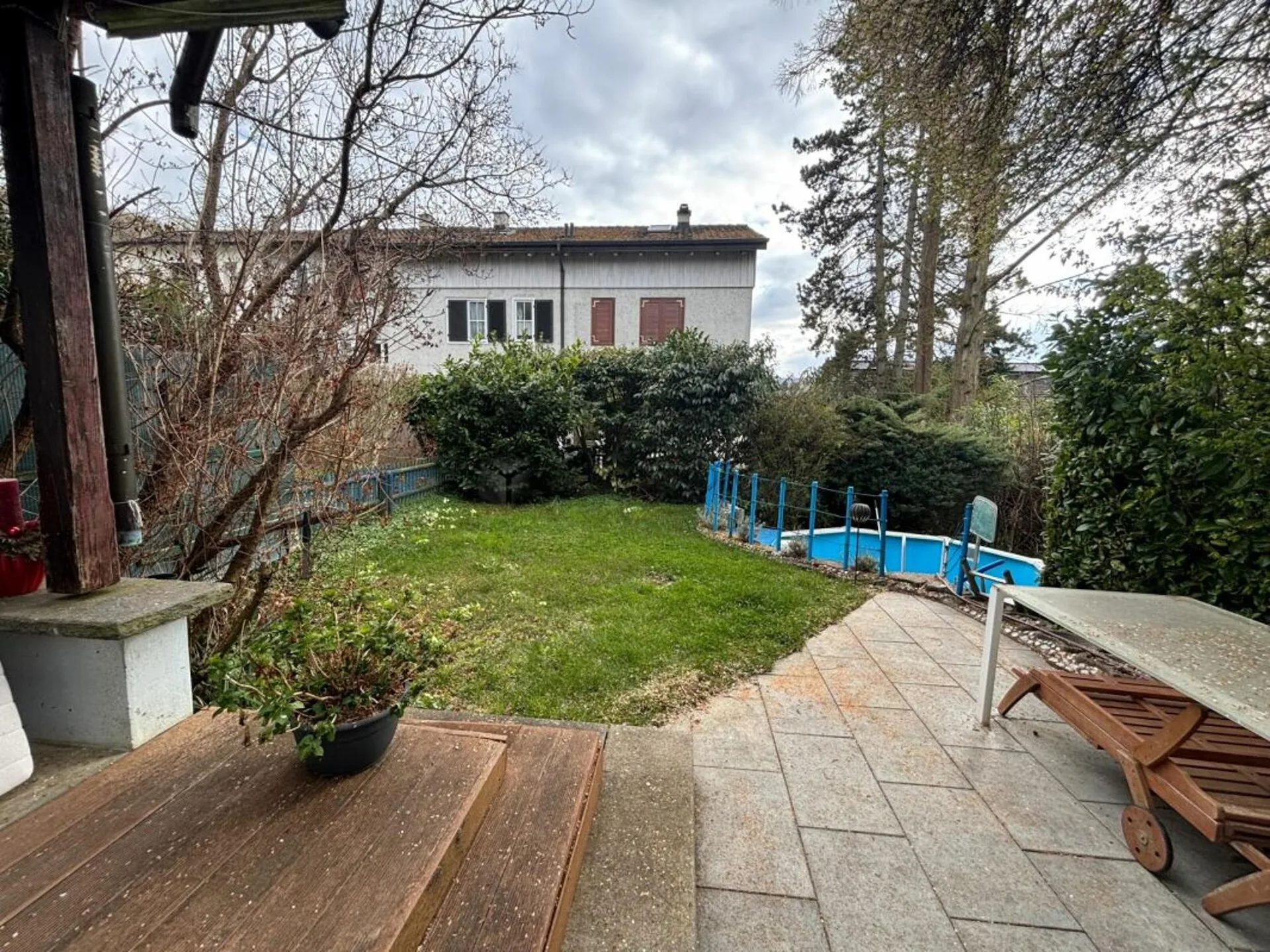 Attraktives Reiheneckhaus mit viel Privatsphäre und Garten