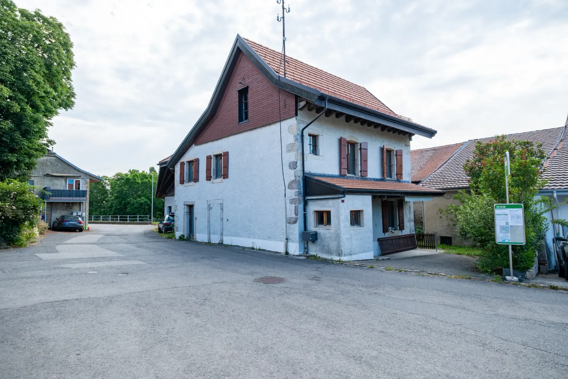 Authentique maison de village avec jardin à bien plaire et potentiel de rénovation