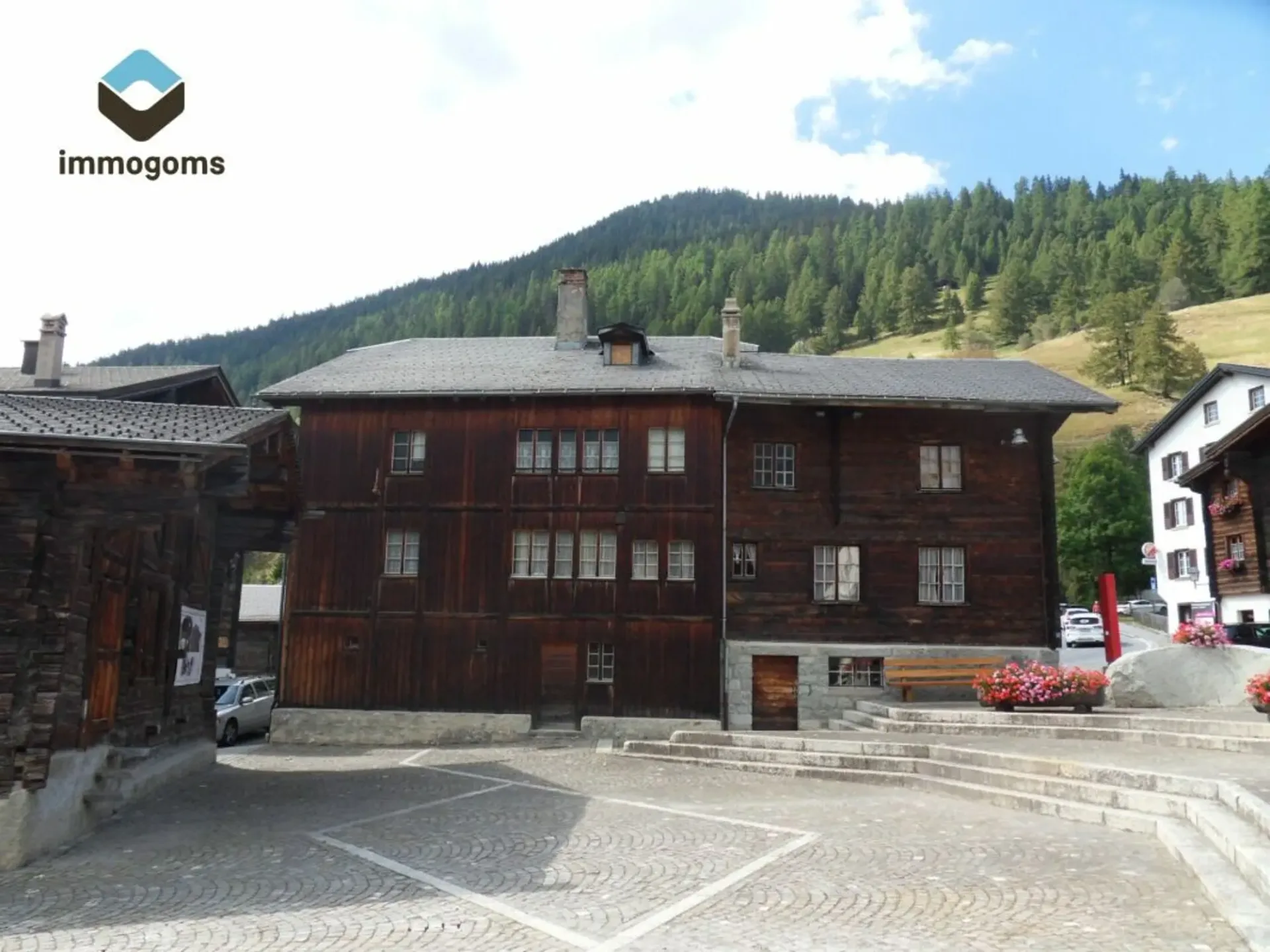 Casa con tre appartamenti in una posizione centrale