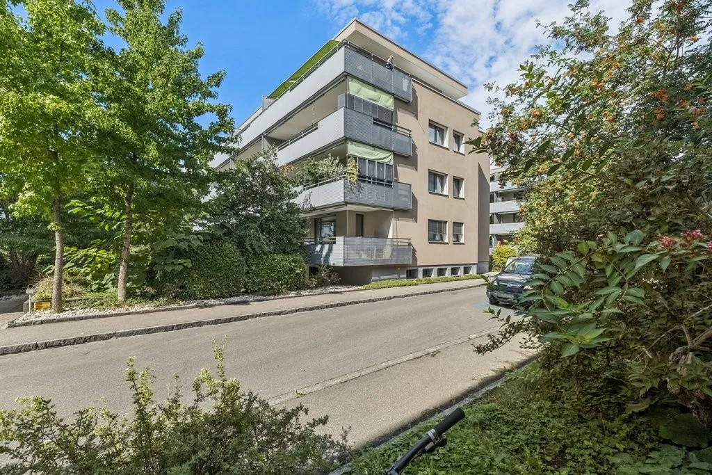 Top modern apartment near Neuweilerplatz