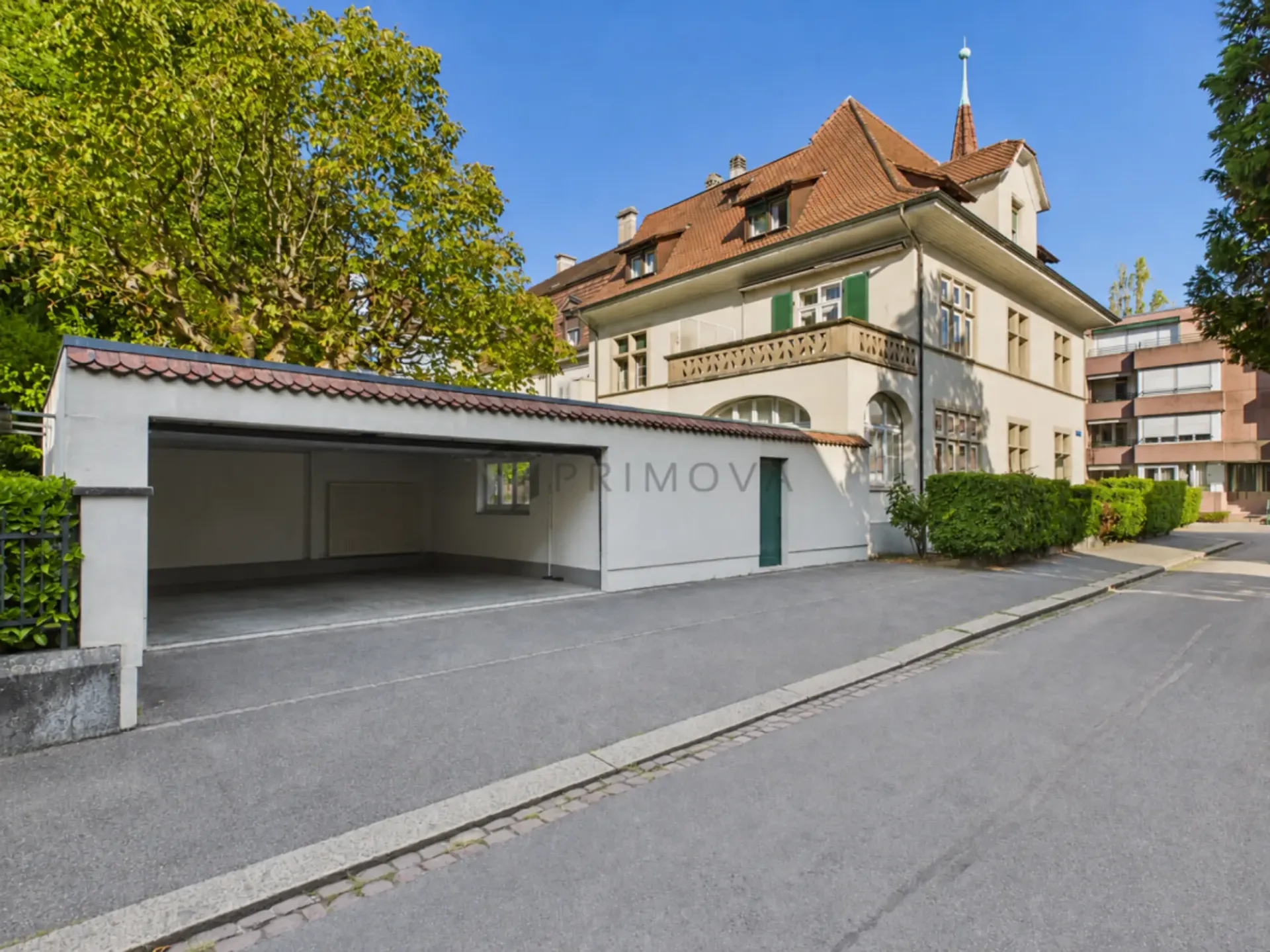 Ein Stück Basler Zeitgeschichte: Unvergleichliches Stadtpalais mit Pool & Sauna