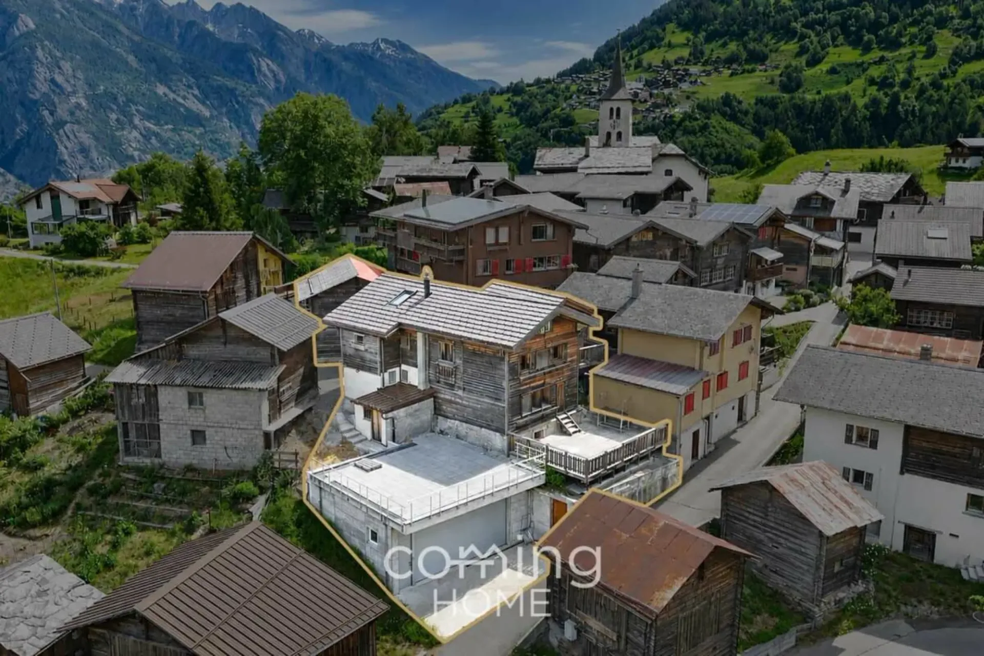 Alpines Zweifamilienhaus mit Panoramablick, Terrassen, Stall und Doppelgarage - Unterems