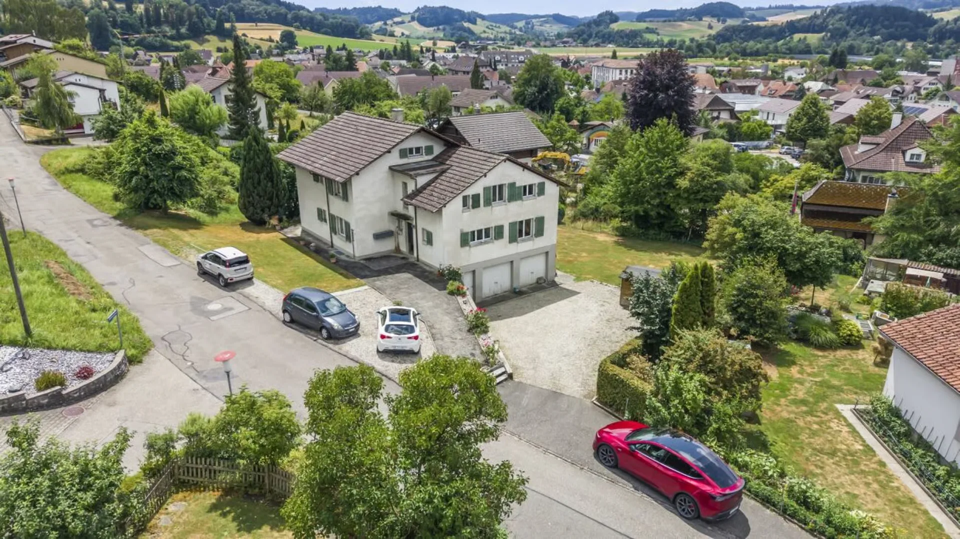 Casa di 3 famiglie con grande ambiente e potenziale come investimento di capitali a Madiswil