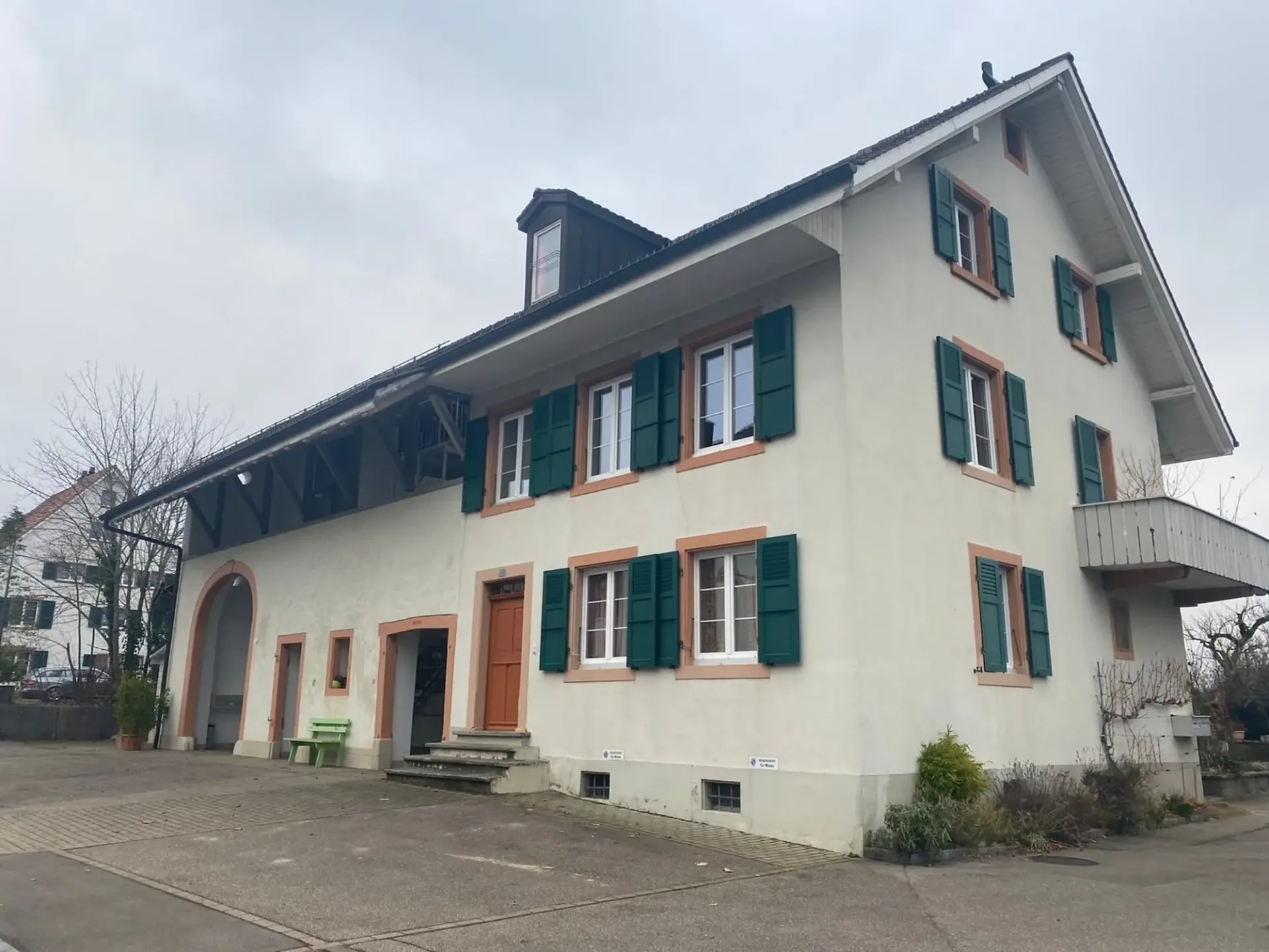 Heimelige Dachwohnung mit Cheminée