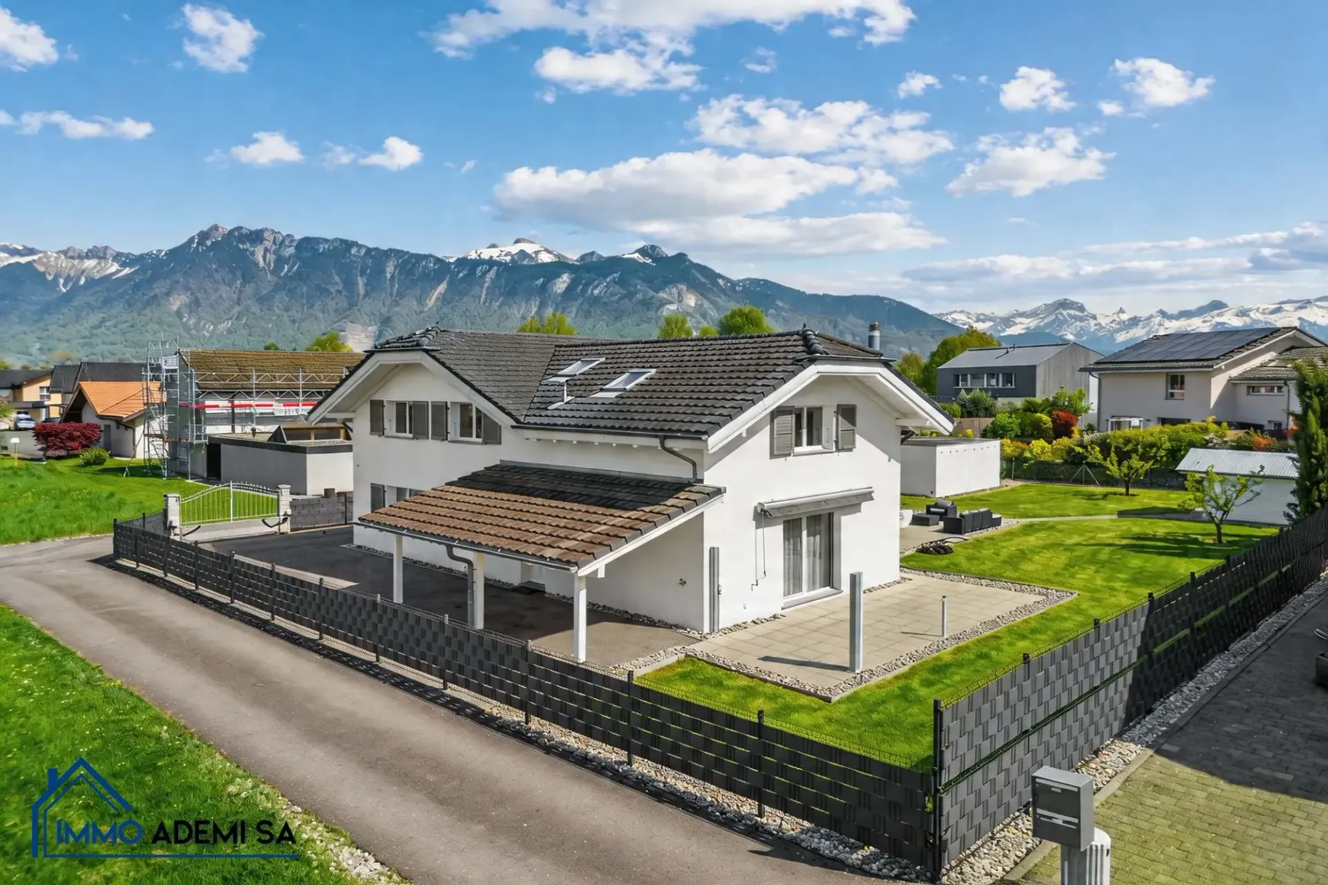 Geräumige Einzelvilla von 269 m² mit 2 Wohnungen, auf einem Grundstück von 1'009 m² in Le Bouveret!