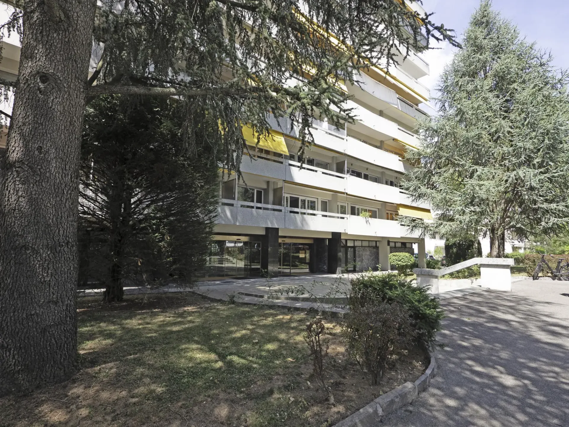 Au coeur du quartier de Florissant, lumineux 5 pièces, balcon, parking intérieure !
