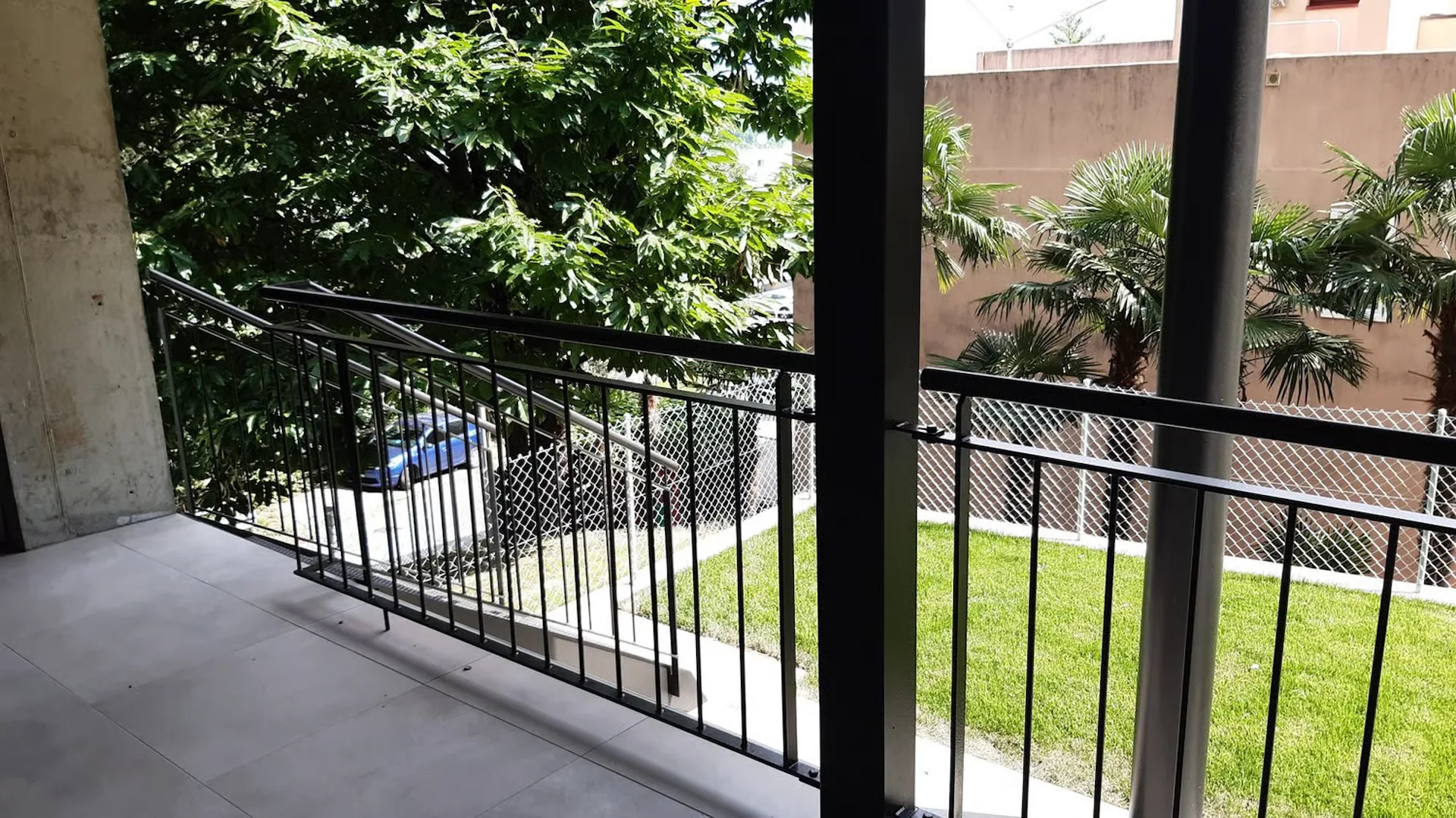 Modernes 2.5-Zimmer-Apartment mit Terrasse und privatem Garten in Pazzallo