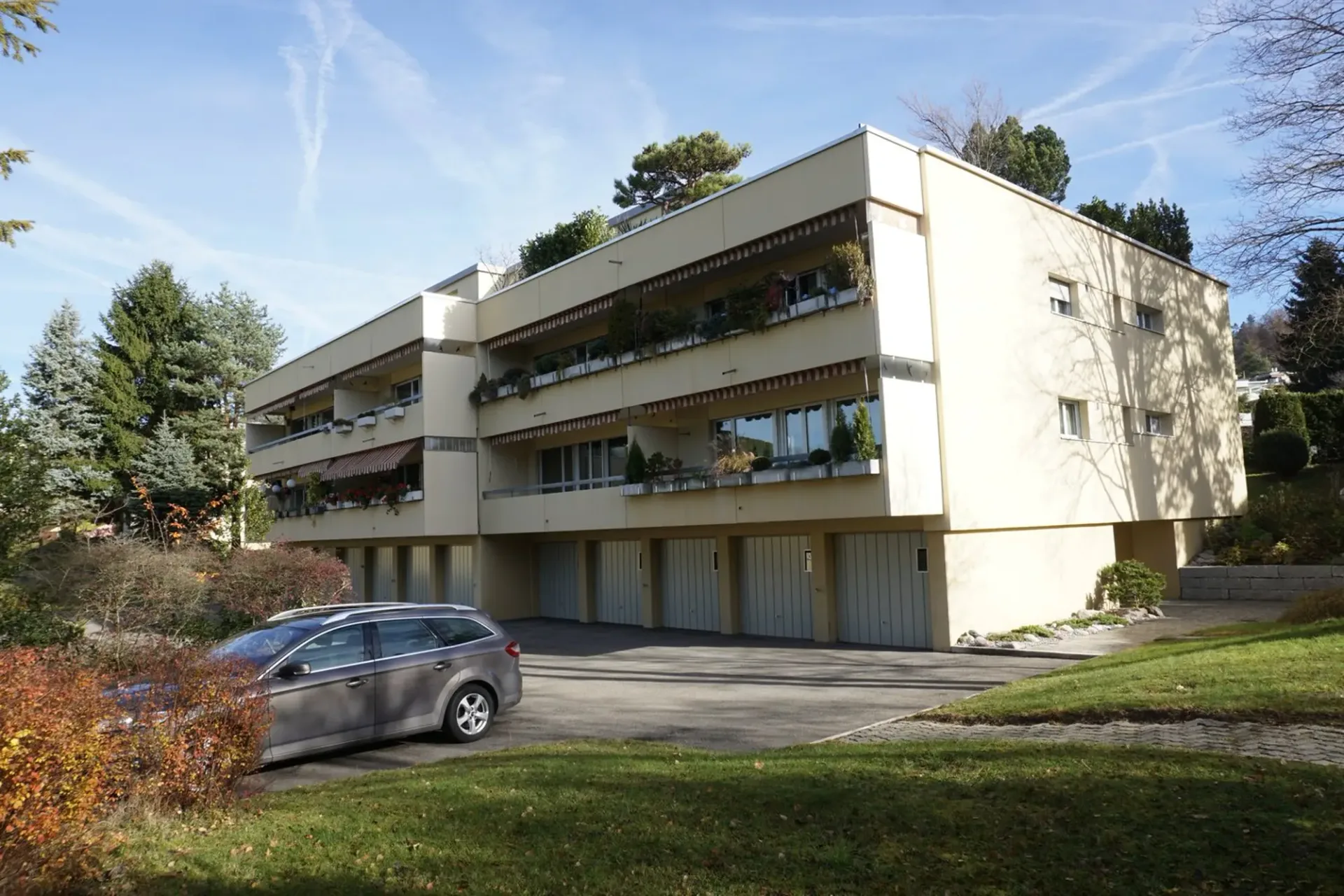 Charmante 3.5-Zimmer-Wohnung mit Balkon und schöner Aussicht in Birmensdorf