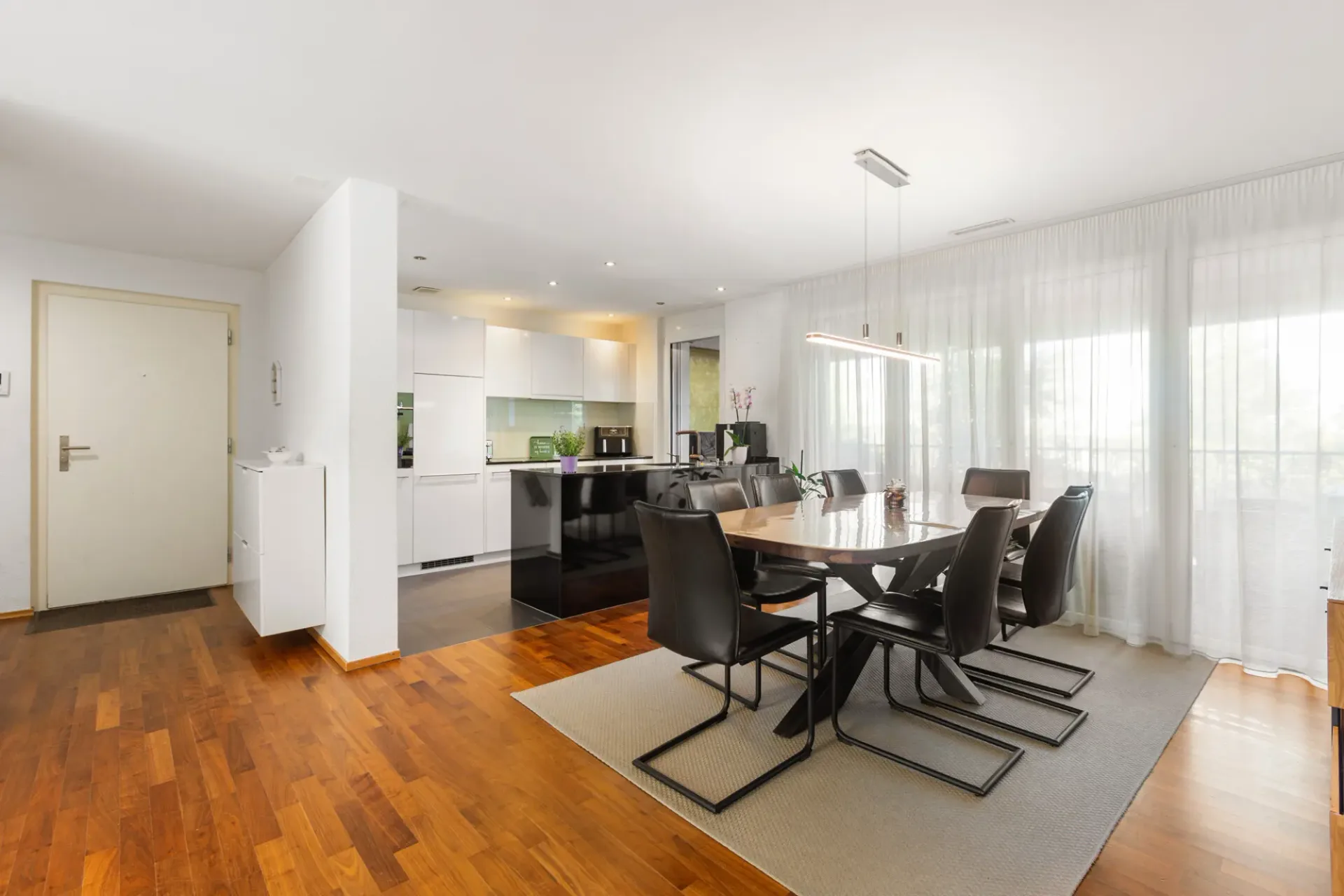 Wohnen mit Freiraum: Modern, 4.5 Zimmer und zwei Aussenbereiche