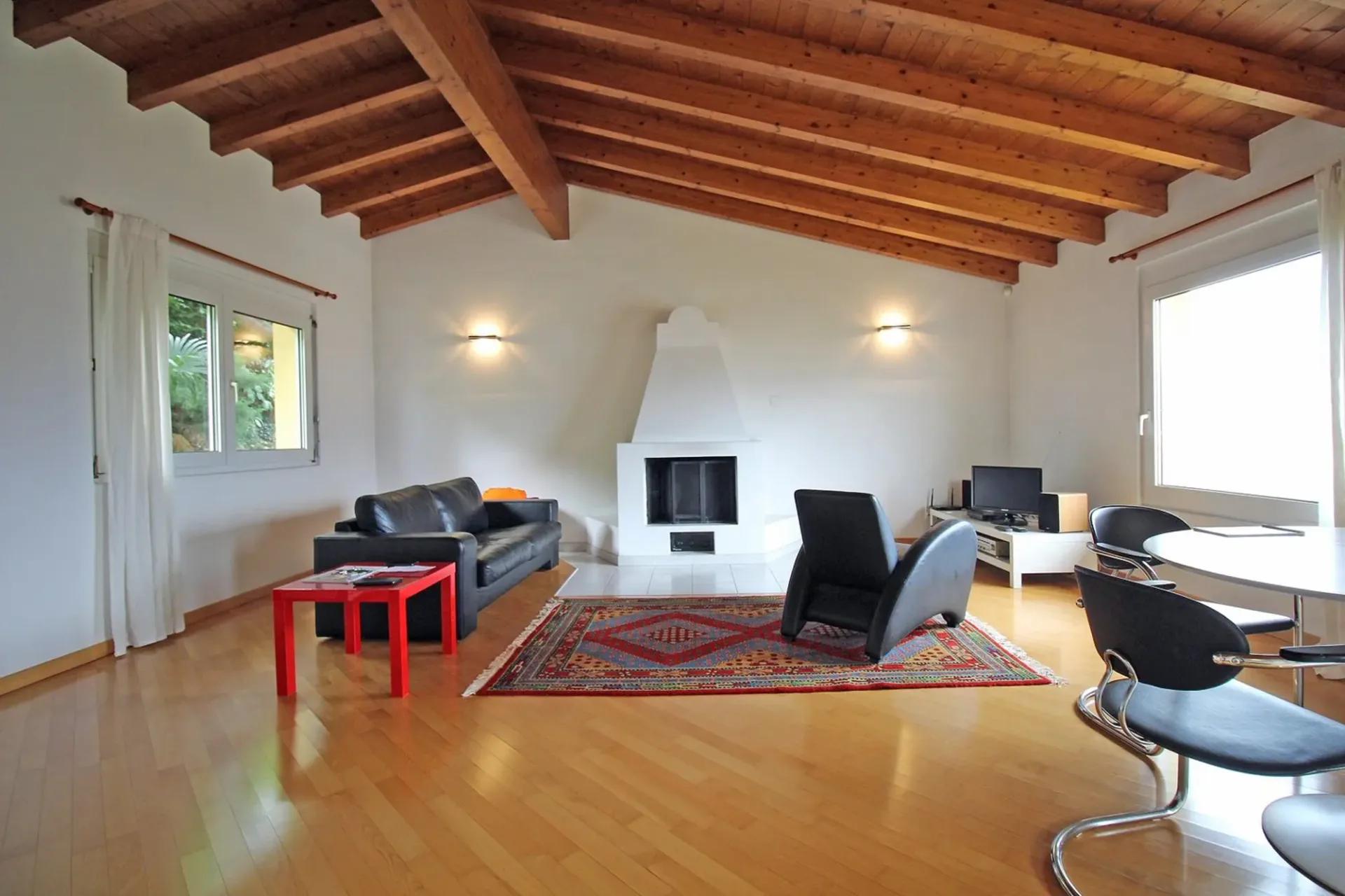 Dachwohnung mit 2,5 Zimmern und Seeblick