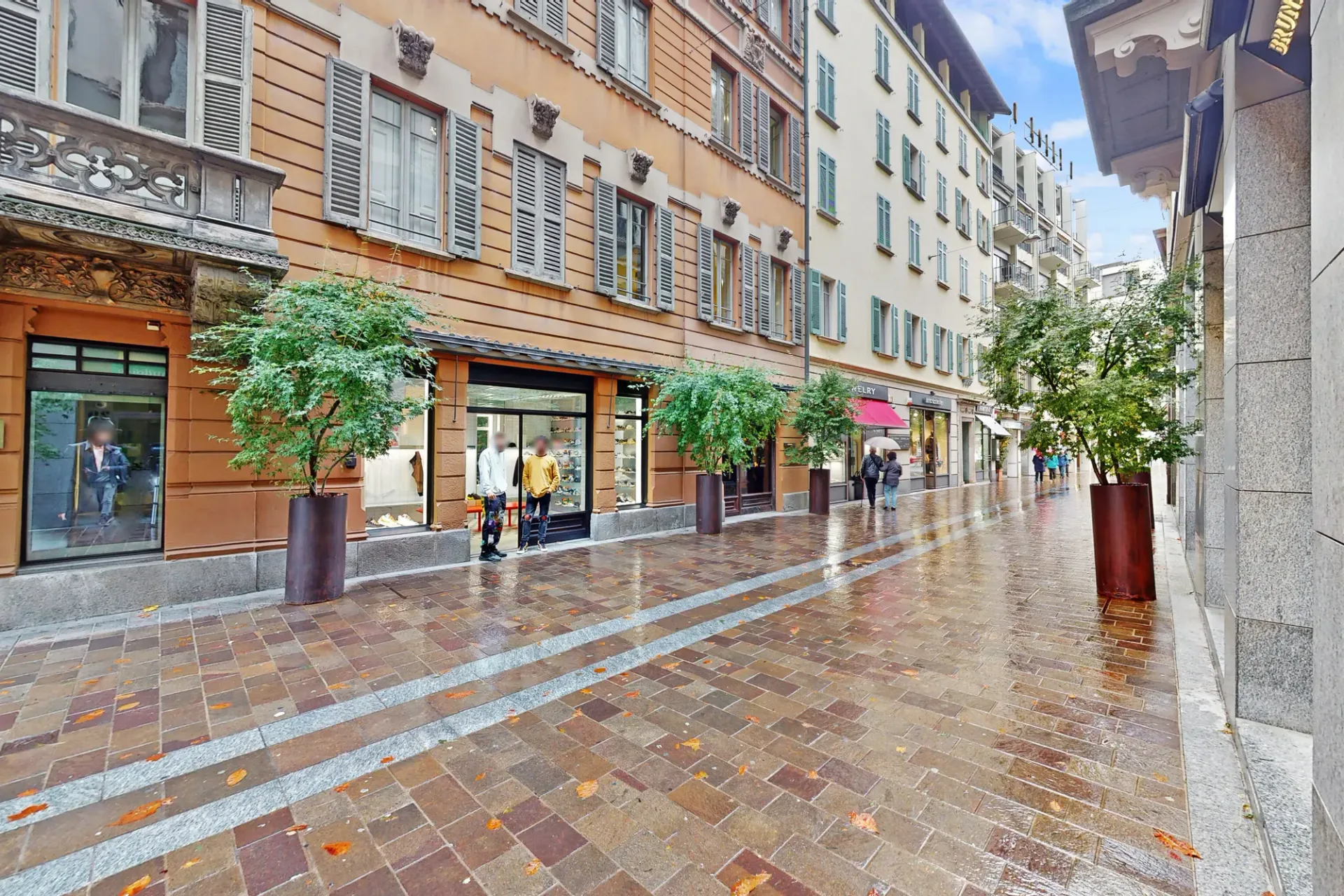 5 LOCALI  IN STABILE D'EPOCA NEL CUORE DI LUGANO