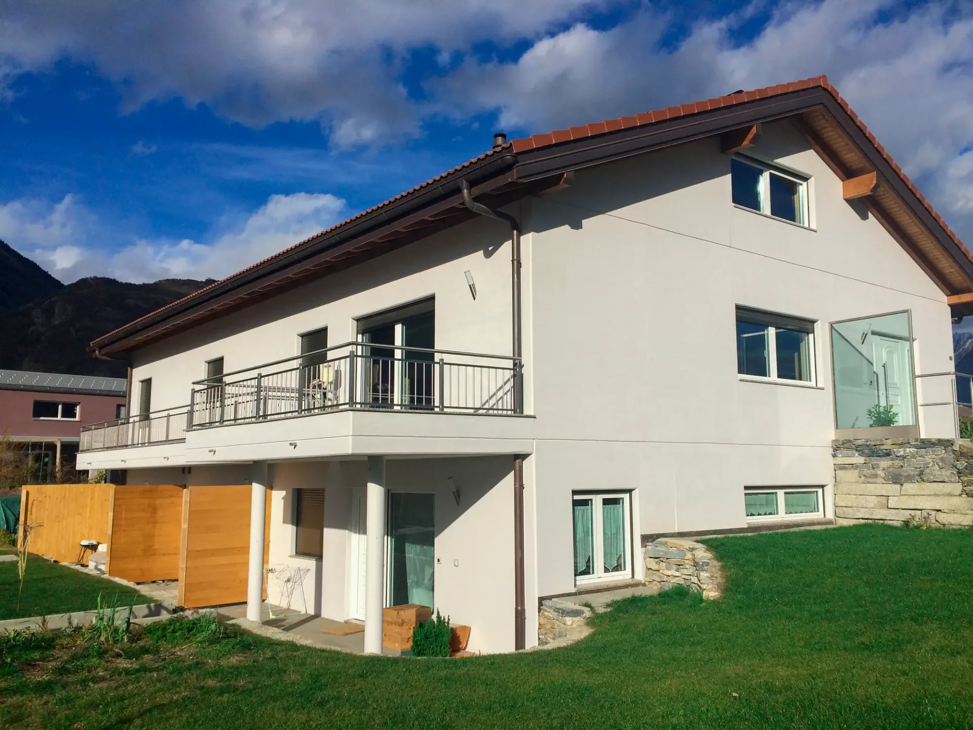 Großzügige Villa mit 4 Wohnungen, ideal für Familien oder Investoren