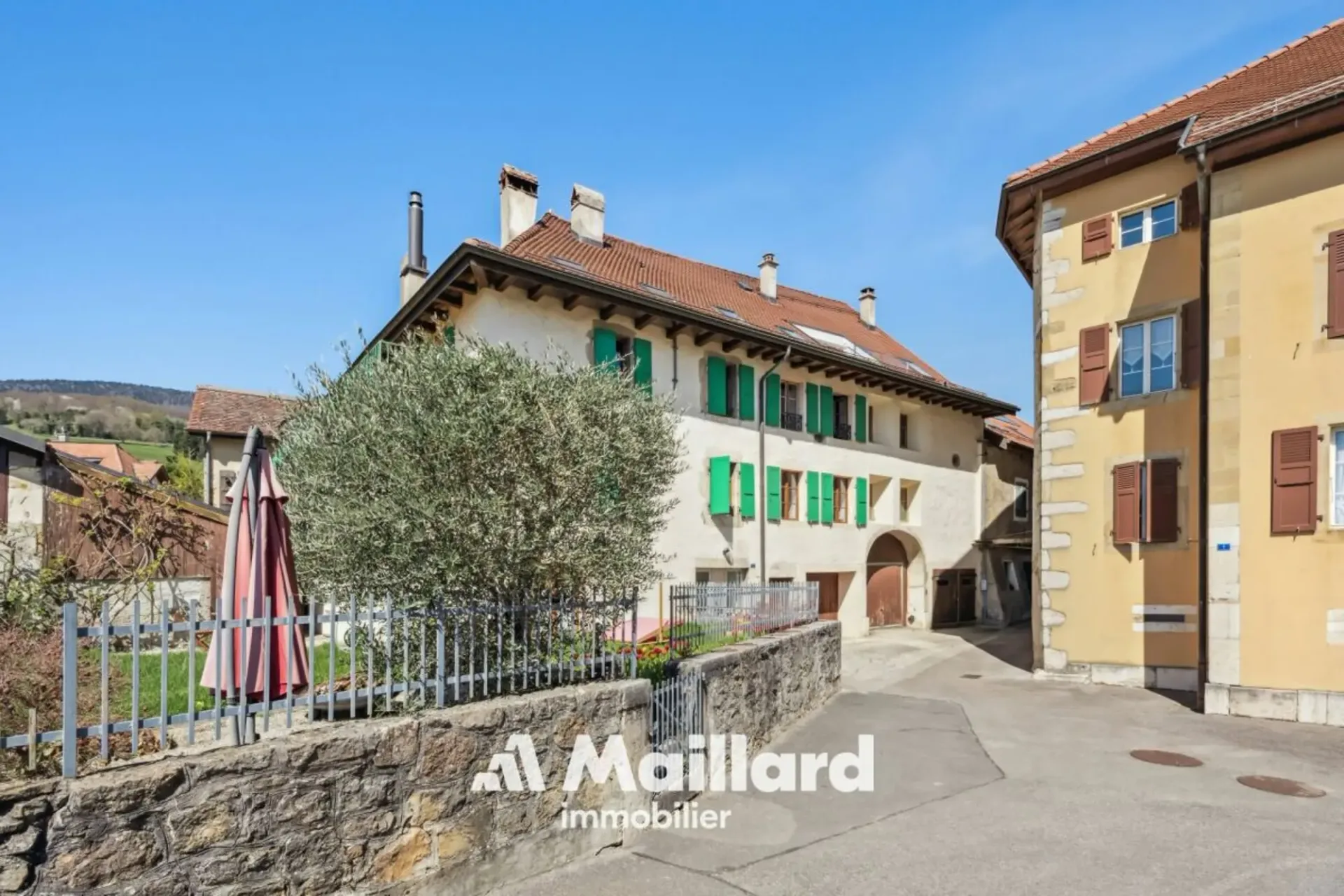 6,5 Zimmer mit 200 m² und tropischem Balkon sowie Seeblick