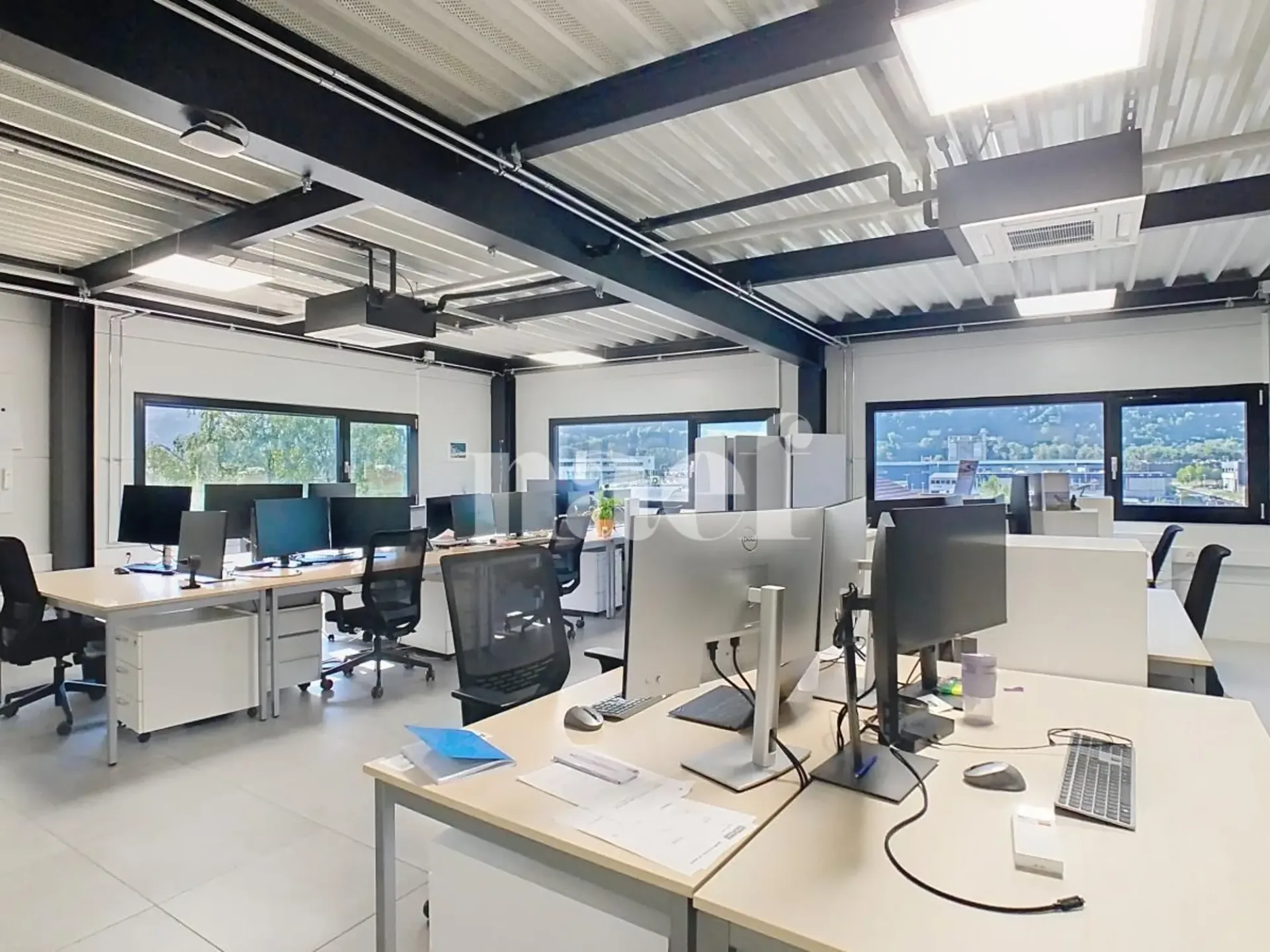 Büros von 130 m2 im 1. Stock