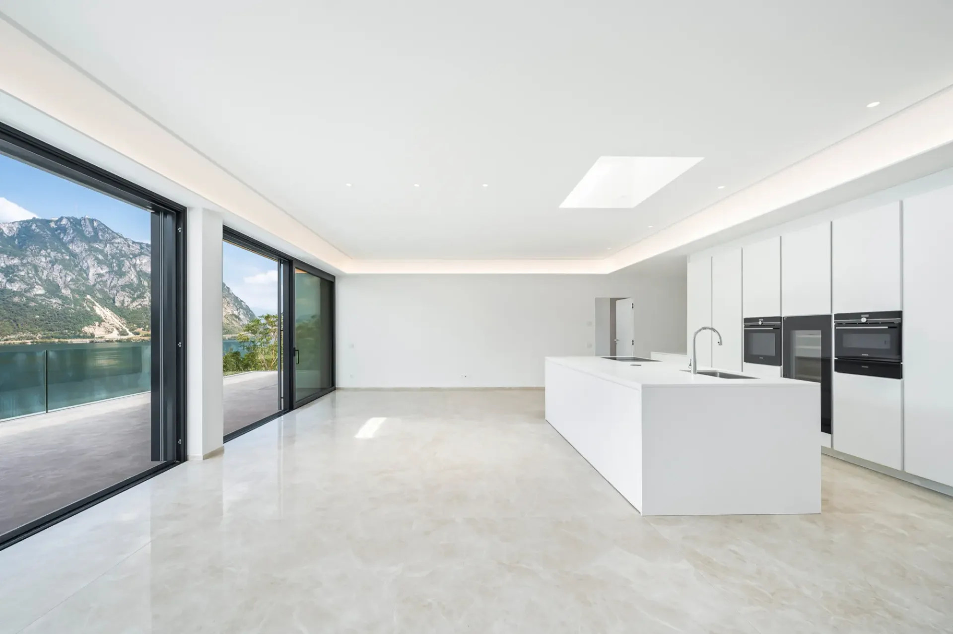 Prestigöses Design-Dachgeschoß mit Seeblick-Terrasse