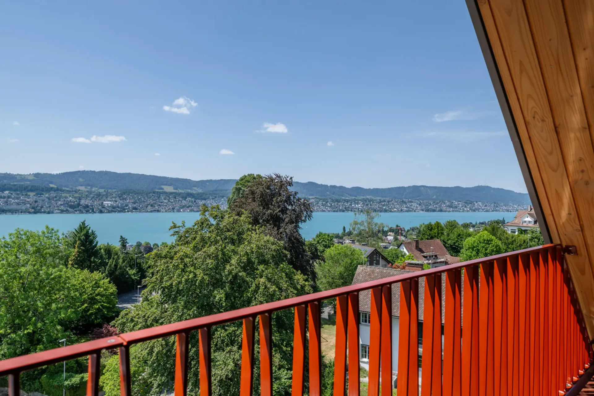 Souveränes Topfloor-Wohnen mit spektakulärer Seesicht
