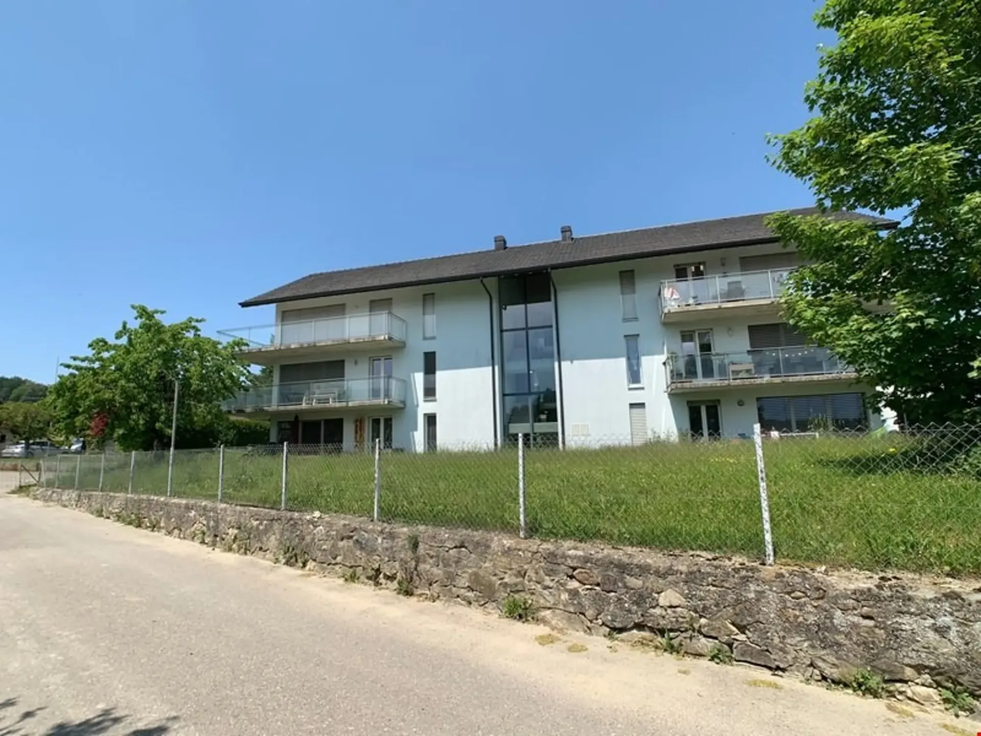 Ampio appartamento di 4,5 locali 86 m2 al piano terra con terrazza