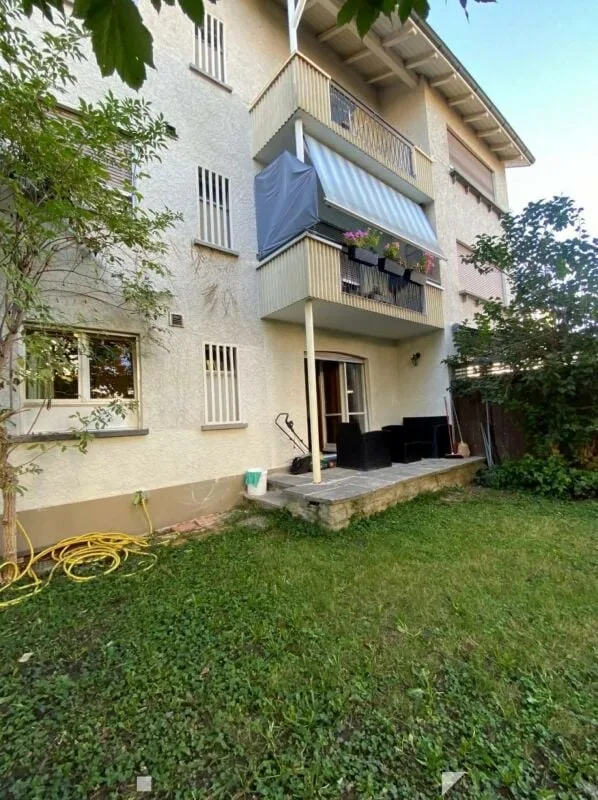 Ruhige 2.5-Zimmer-Gartenwohnung mit Sitzplatz - Brüggstrasse 74, Biel